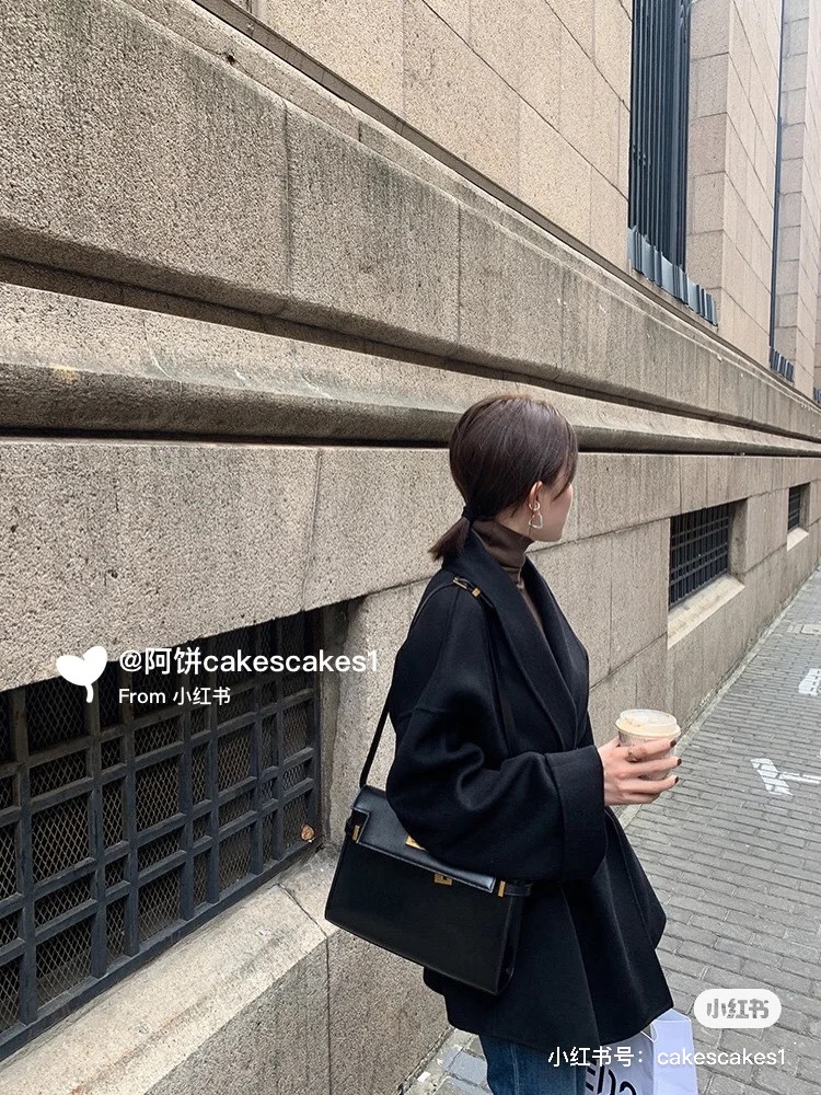 Ysl 𝑴𝒂𝒏𝒉𝒂𝒕𝒕𝒂𝒏 29CM曼哈顿法棍包 579271黑色牙签纹金扣