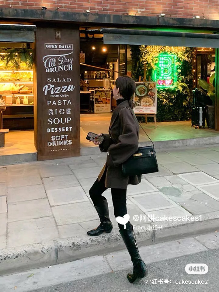 Ysl 𝑴𝒂𝒏𝒉𝒂𝒕𝒕𝒂𝒏 29CM曼哈顿法棍包 579271黑色牙签纹金扣