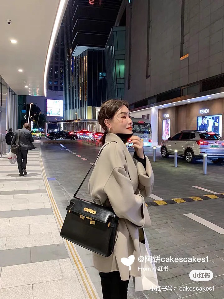 Ysl 𝑴𝒂𝒏𝒉𝒂𝒕𝒕𝒂𝒏 29CM曼哈顿法棍包 579271黑色牙签纹金扣