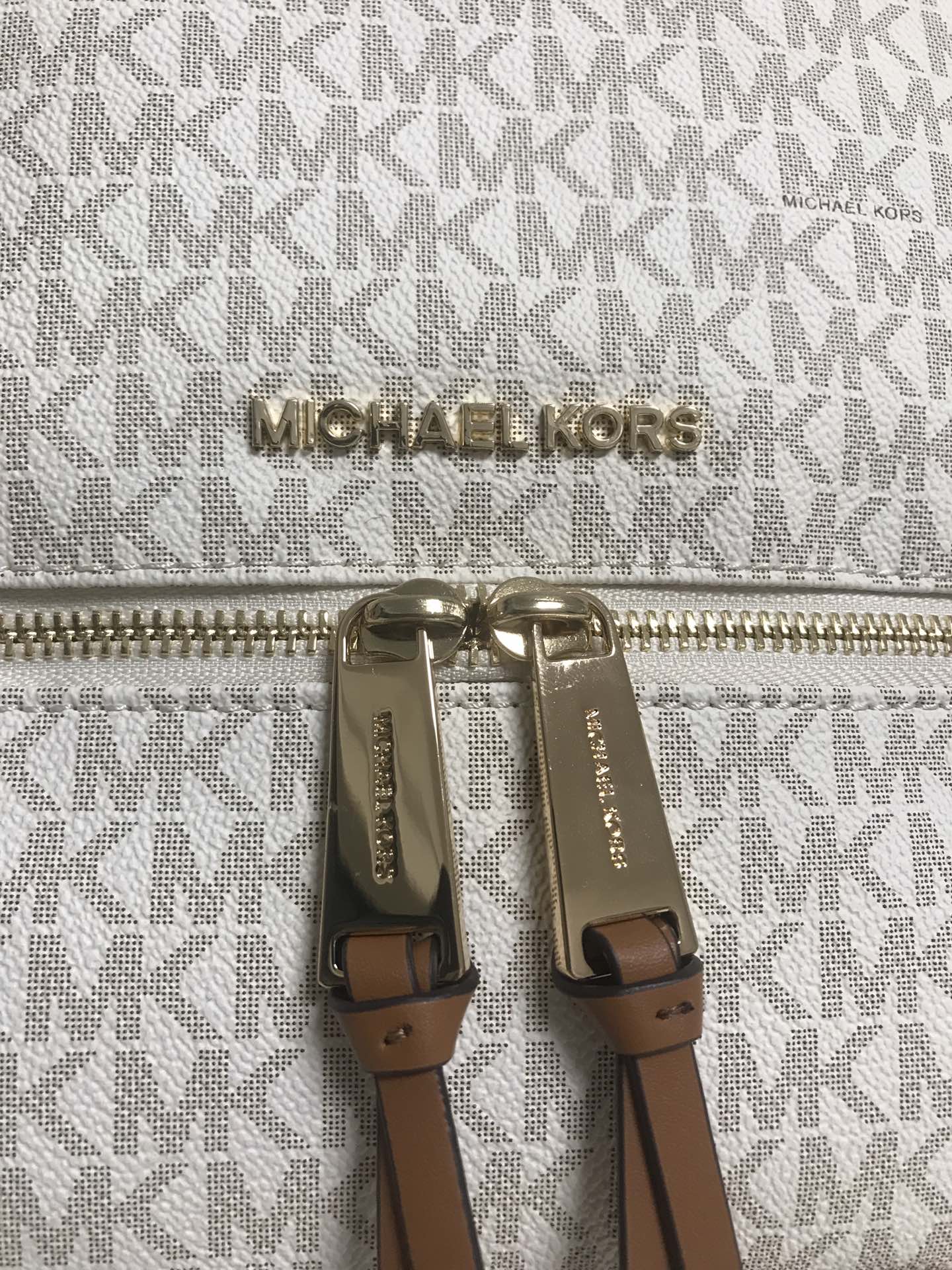 Michael Kors Mk纯原小字母双肩包女包 RHEA ZIP字母双肩包书包旅行包中号MK背包2拼皮 、啡色、白色