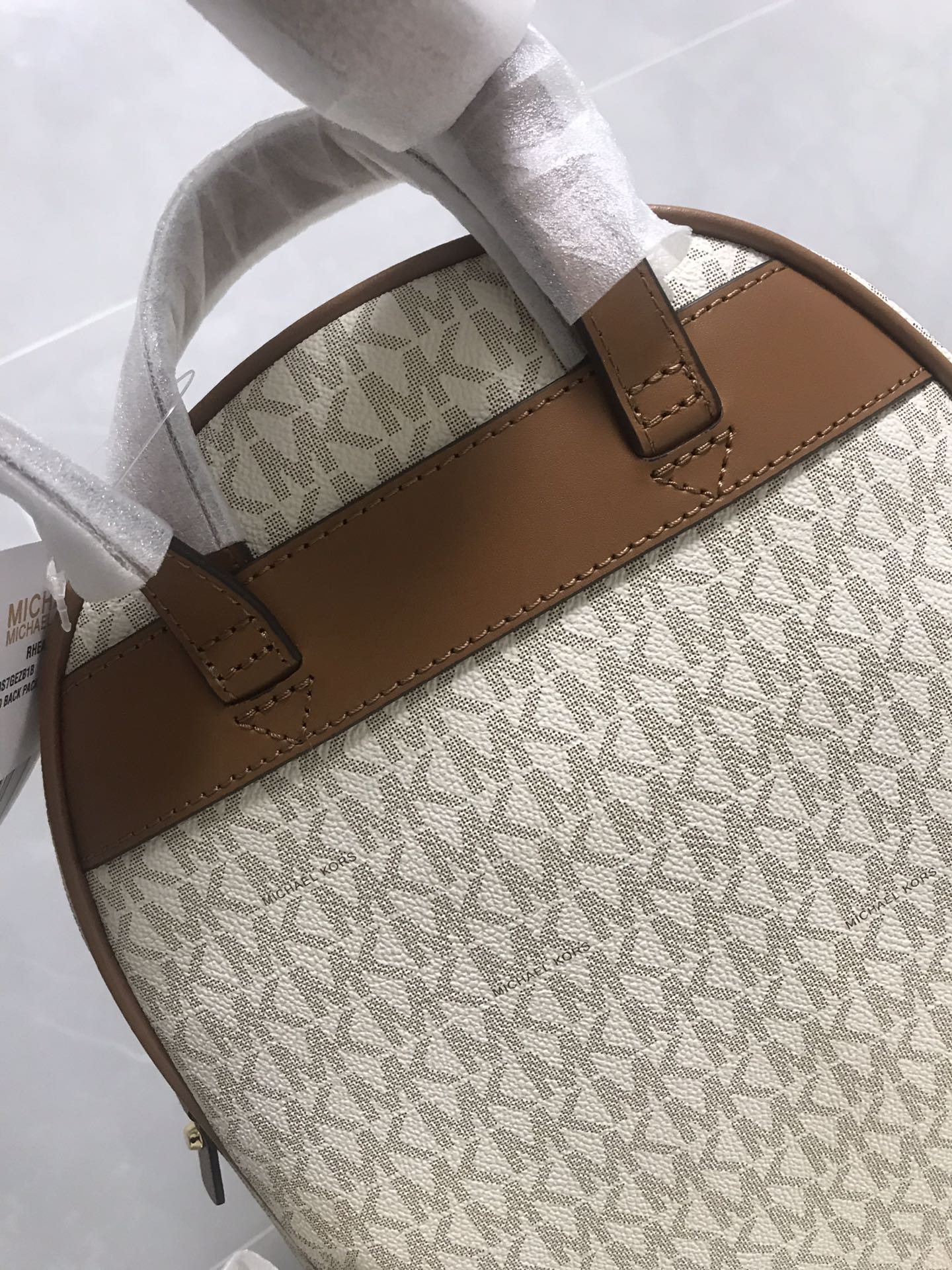 Michael Kors Mk纯原小字母双肩包女包 RHEA ZIP字母双肩包书包旅行包中号MK背包2拼皮 、啡色、白色