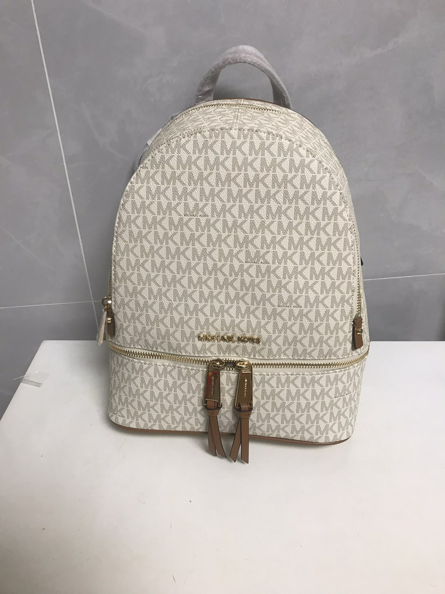 Michael Kors Mk纯原小字母双肩包女包 RHEA ZIP字母双肩包书包旅行包中号MK背包2拼皮 、啡色、白色