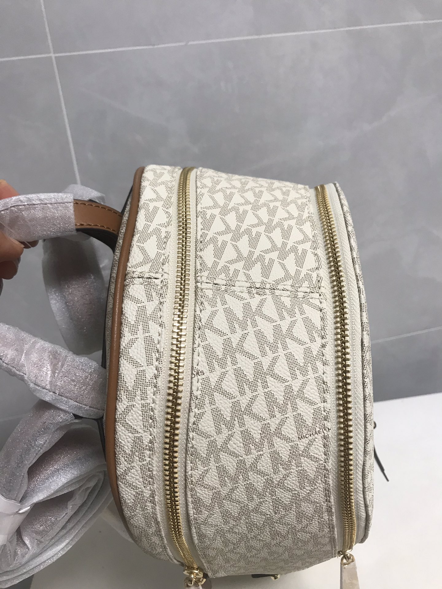 Michael Kors Mk纯原小字母双肩包女包 RHEA ZIP字母双肩包书包旅行包中号MK背包2拼皮 、啡色、白色