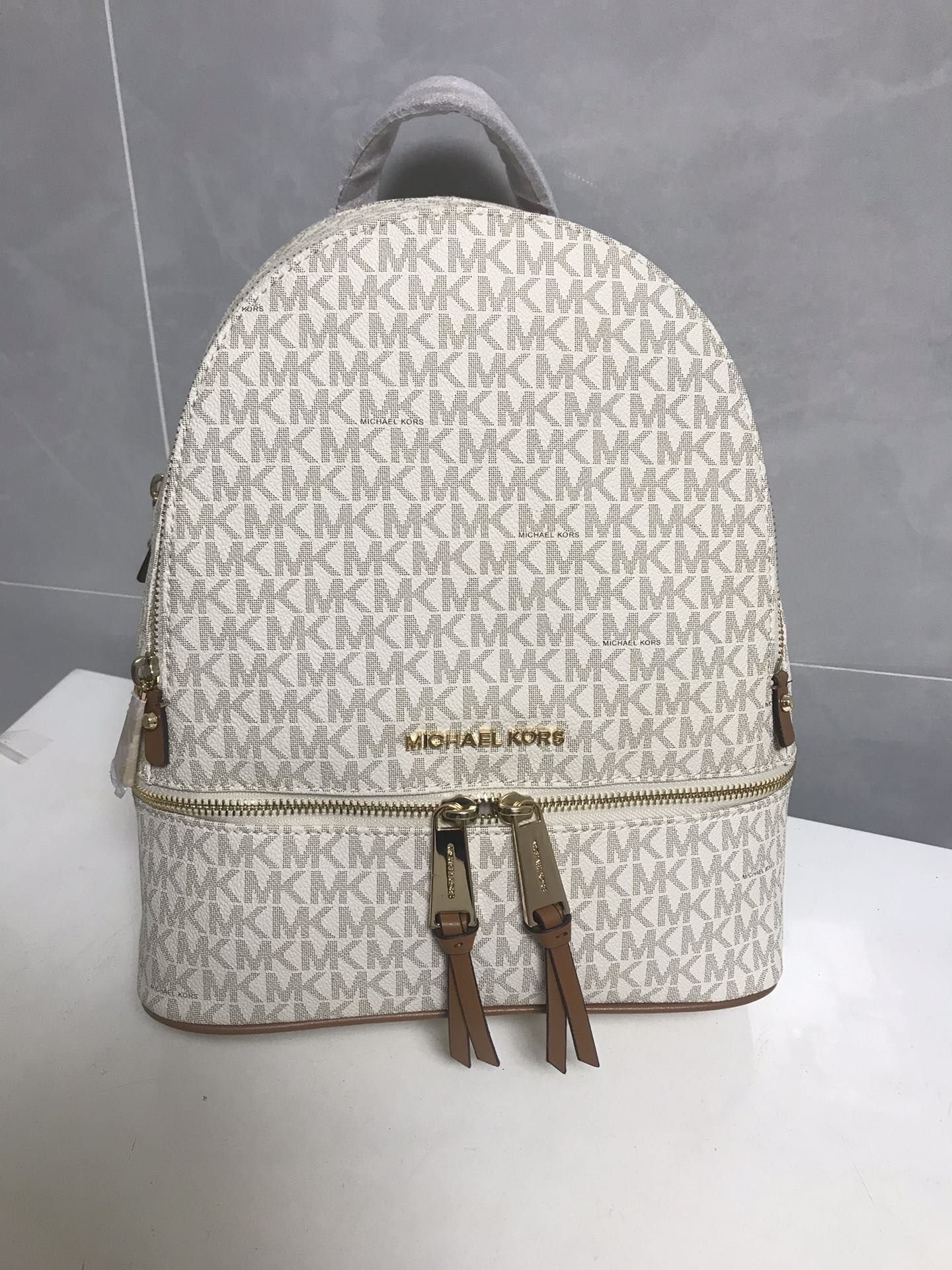 Michael Kors Mk纯原小字母双肩包女包 RHEA ZIP字母双肩包书包旅行包中号MK背包2拼皮 、啡色、白色
