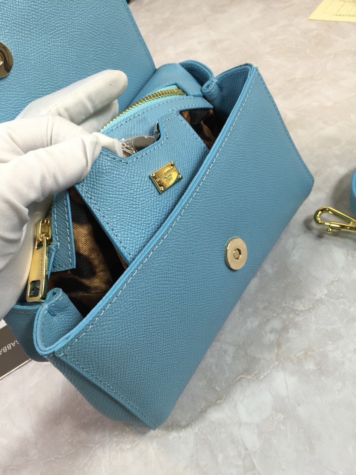 小号高端货Dolce&Gabbana杜嘉班纳斜挎女包细腻手工制造经典款纯色百搭众多明星的最爱可斜挎配镜子