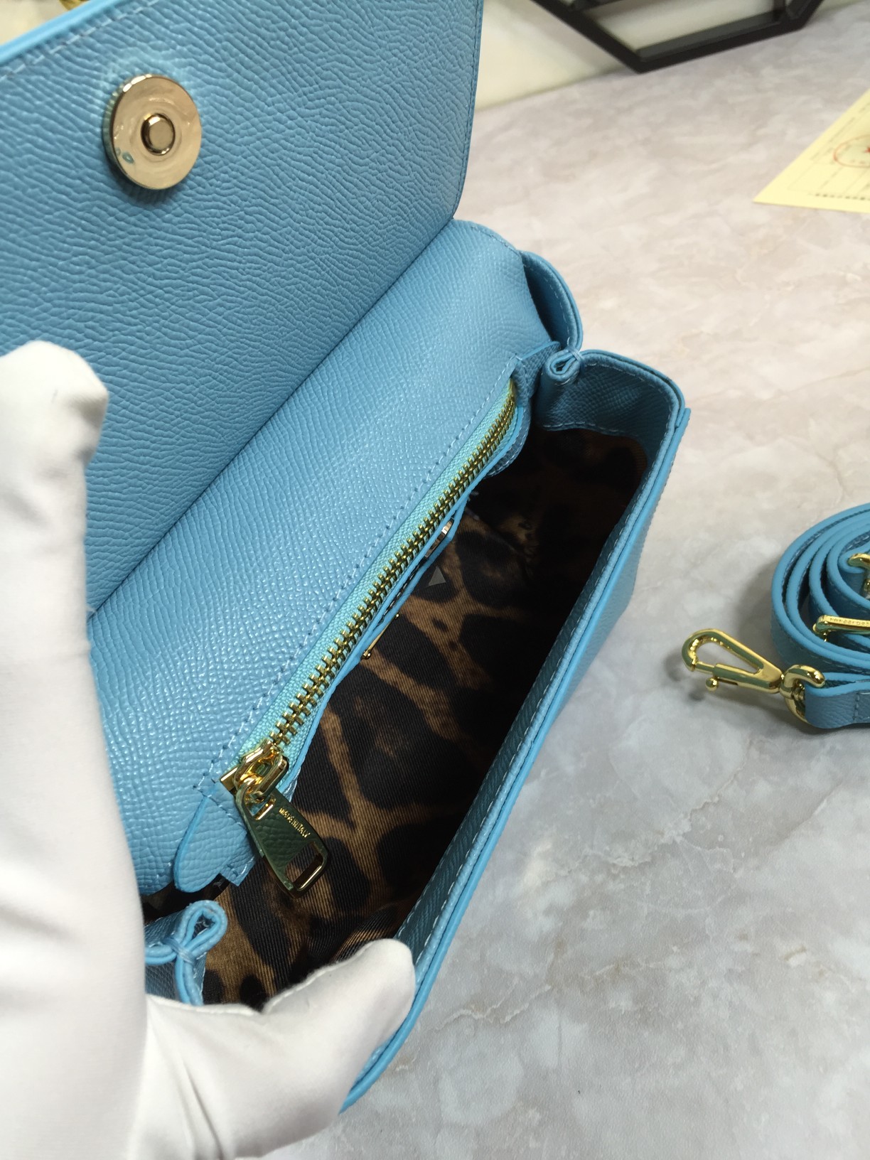 小号高端货Dolce&Gabbana杜嘉班纳斜挎女包细腻手工制造经典款纯色百搭众多明星的最爱可斜挎配镜子