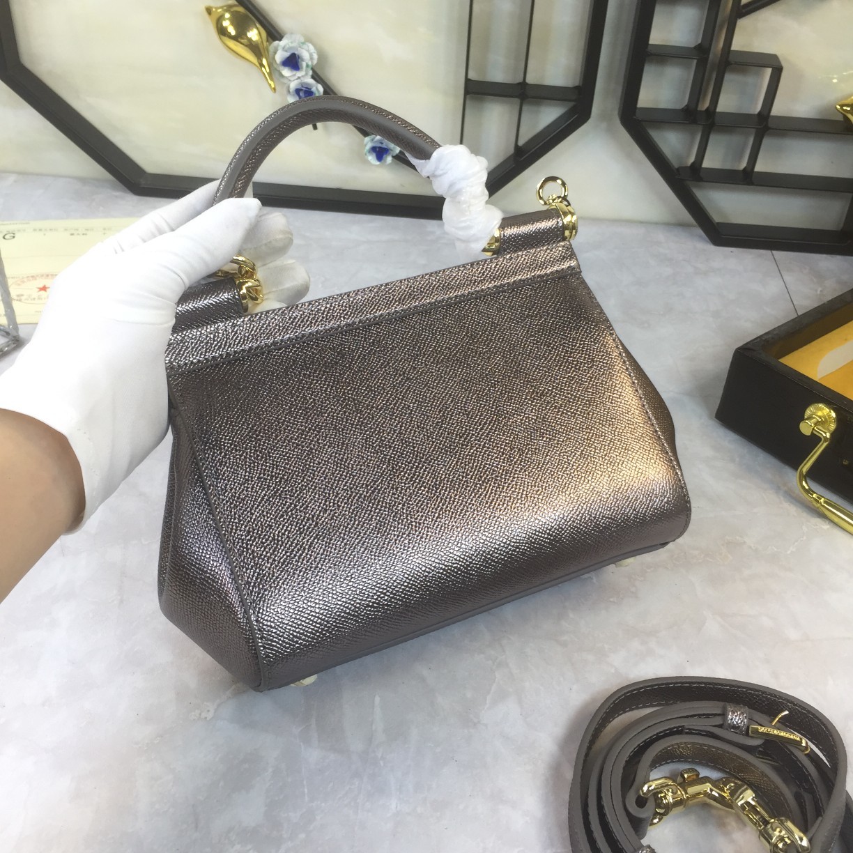 小号高端货Dolce&Gabbana杜嘉班纳斜挎女包细腻手工制造经典款纯色百搭众多明星的最爱可斜挎配镜子