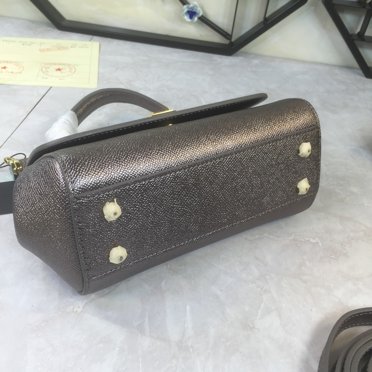 小号高端货Dolce&Gabbana杜嘉班纳斜挎女包细腻手工制造经典款纯色百搭众多明星的最爱可斜挎配镜子