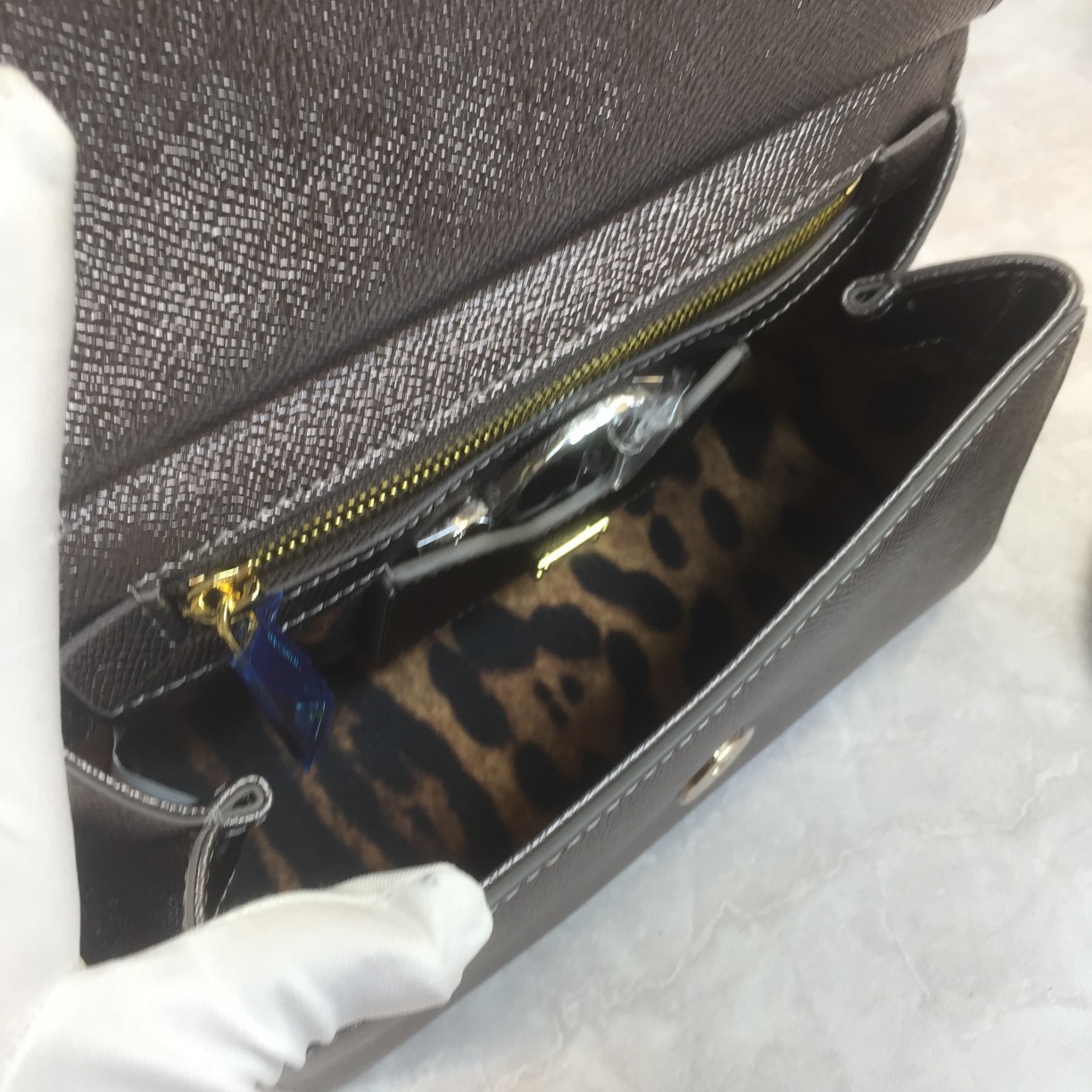 小号高端货Dolce&Gabbana杜嘉班纳斜挎女包细腻手工制造经典款纯色百搭众多明星的最爱可斜挎配镜子