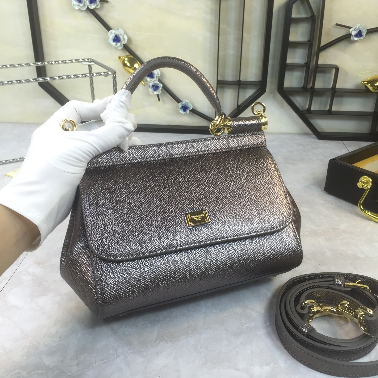 小号高端货Dolce&Gabbana杜嘉班纳斜挎女包细腻手工制造经典款纯色百搭众多明星的最爱可斜挎配镜子