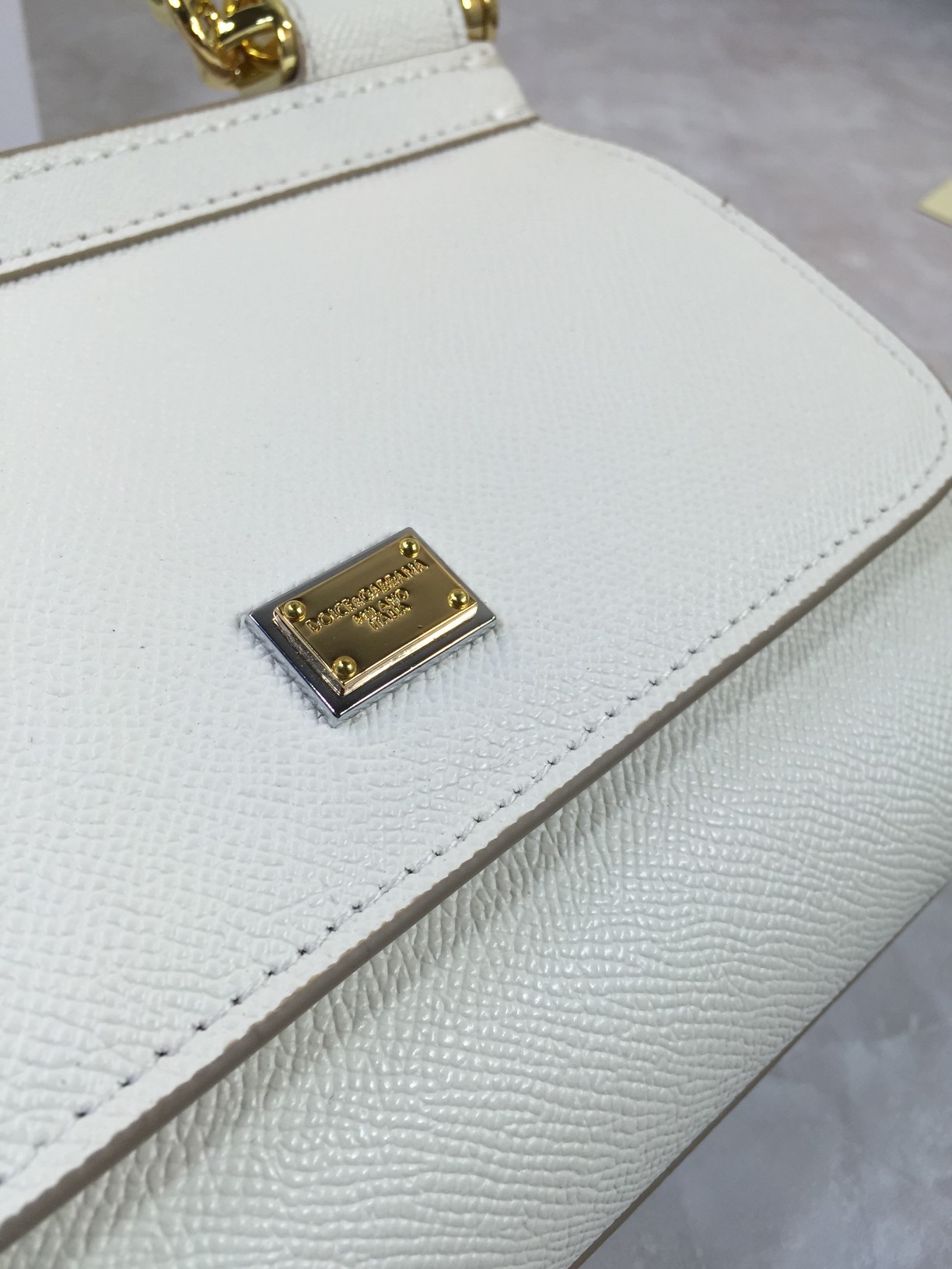 小号高端货Dolce&Gabbana杜嘉班纳斜挎女包细腻手工制造经典款纯色百搭众多明星的最爱可斜挎配镜子