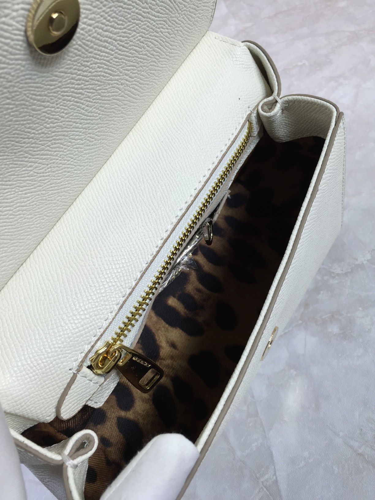 小号高端货Dolce&Gabbana杜嘉班纳斜挎女包细腻手工制造经典款纯色百搭众多明星的最爱可斜挎配镜子
