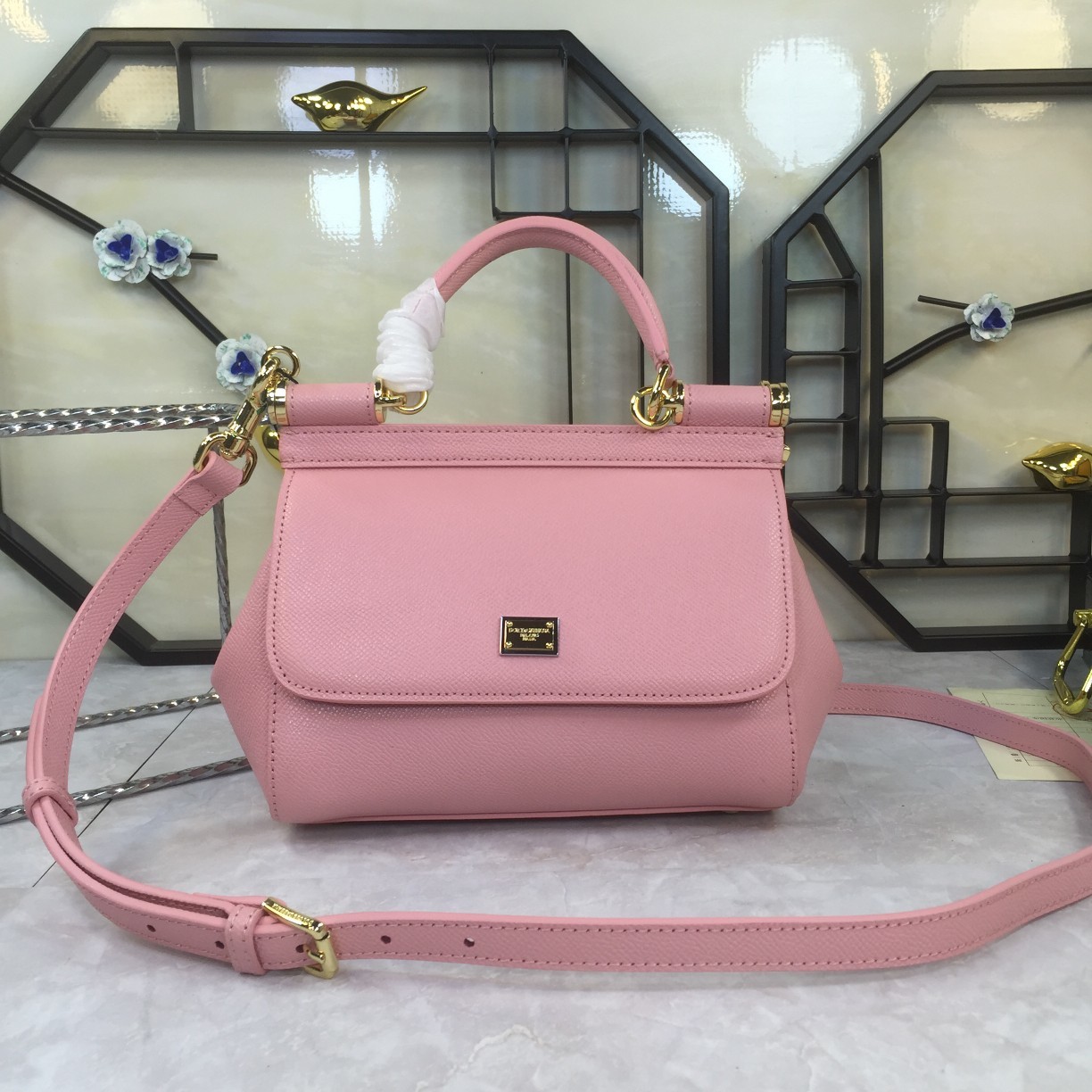 小号高端货Dolce&Gabbana杜嘉班纳斜挎女包细腻手工制造经典款纯色百搭众多明星的最爱可斜挎配镜子