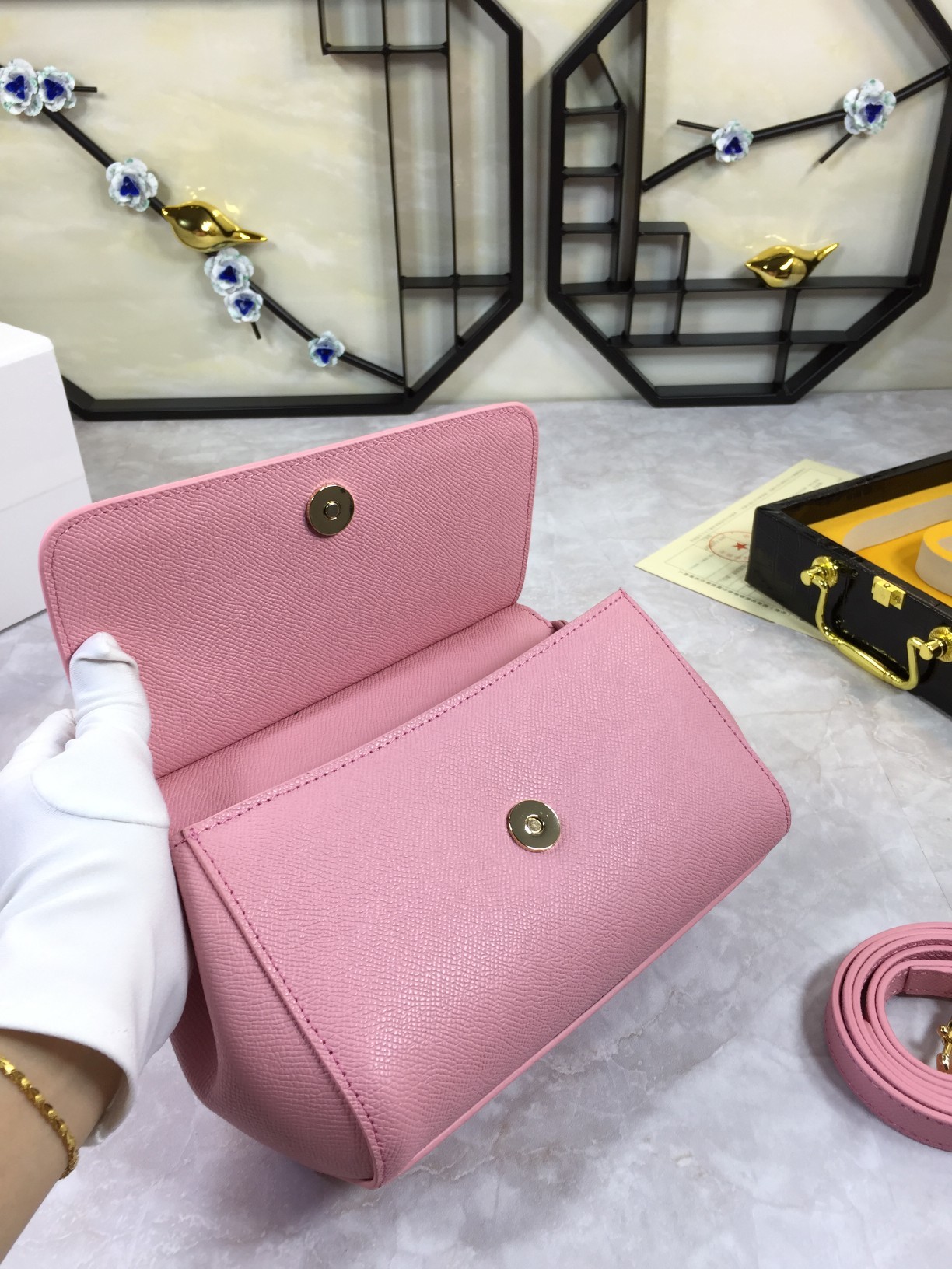 小号高端货Dolce&Gabbana杜嘉班纳斜挎女包细腻手工制造经典款纯色百搭众多明星的最爱可斜挎配镜子