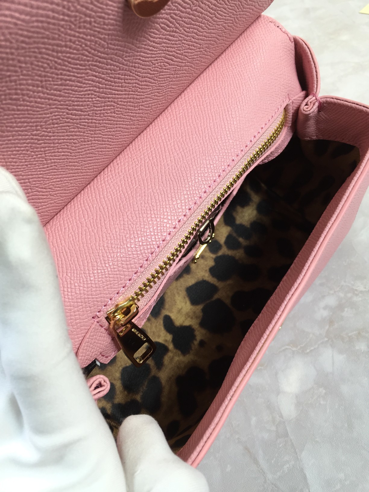 小号高端货Dolce&Gabbana杜嘉班纳斜挎女包细腻手工制造经典款纯色百搭众多明星的最爱可斜挎配镜子