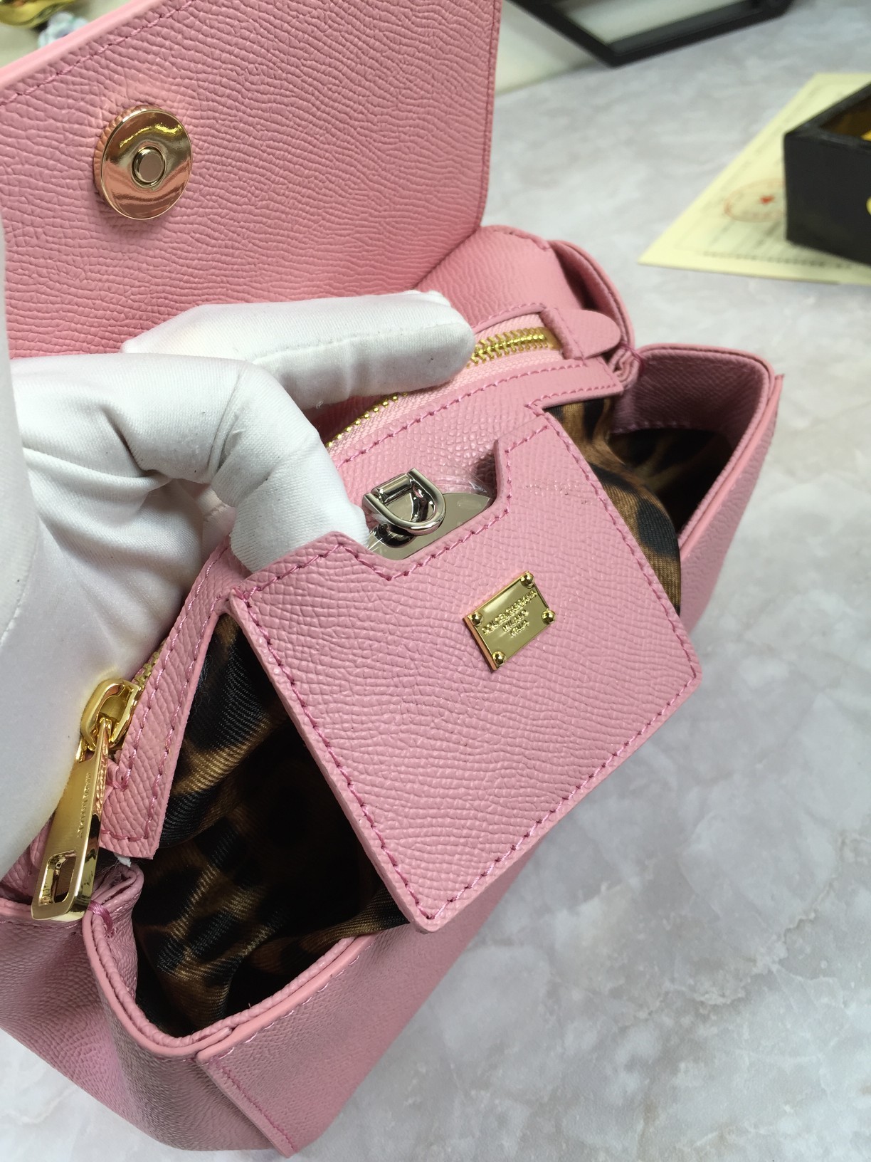 小号高端货Dolce&Gabbana杜嘉班纳斜挎女包细腻手工制造经典款纯色百搭众多明星的最爱可斜挎配镜子