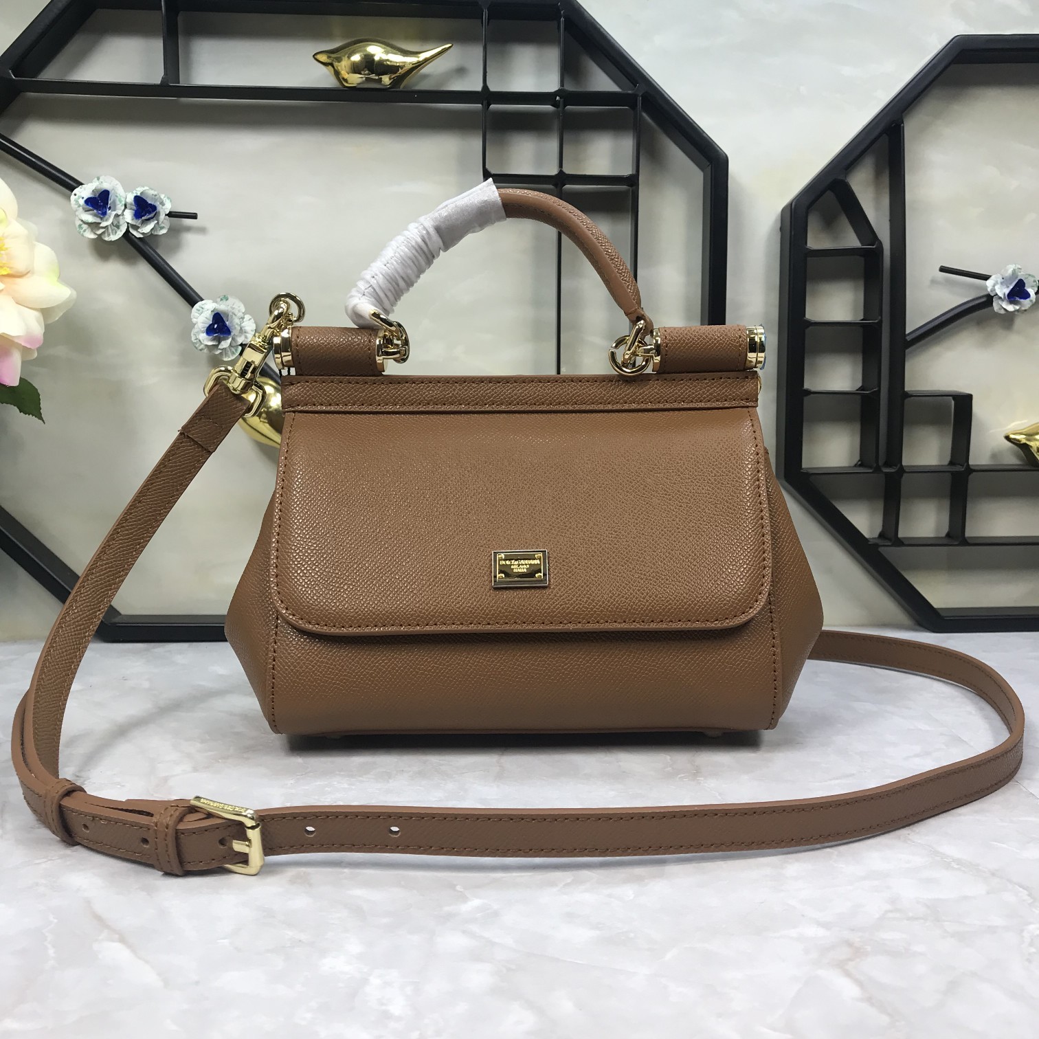 小号高端货Dolce&Gabbana杜嘉班纳斜挎女包细腻手工制造经典款纯色百搭众多明星的最爱可斜挎配镜子
