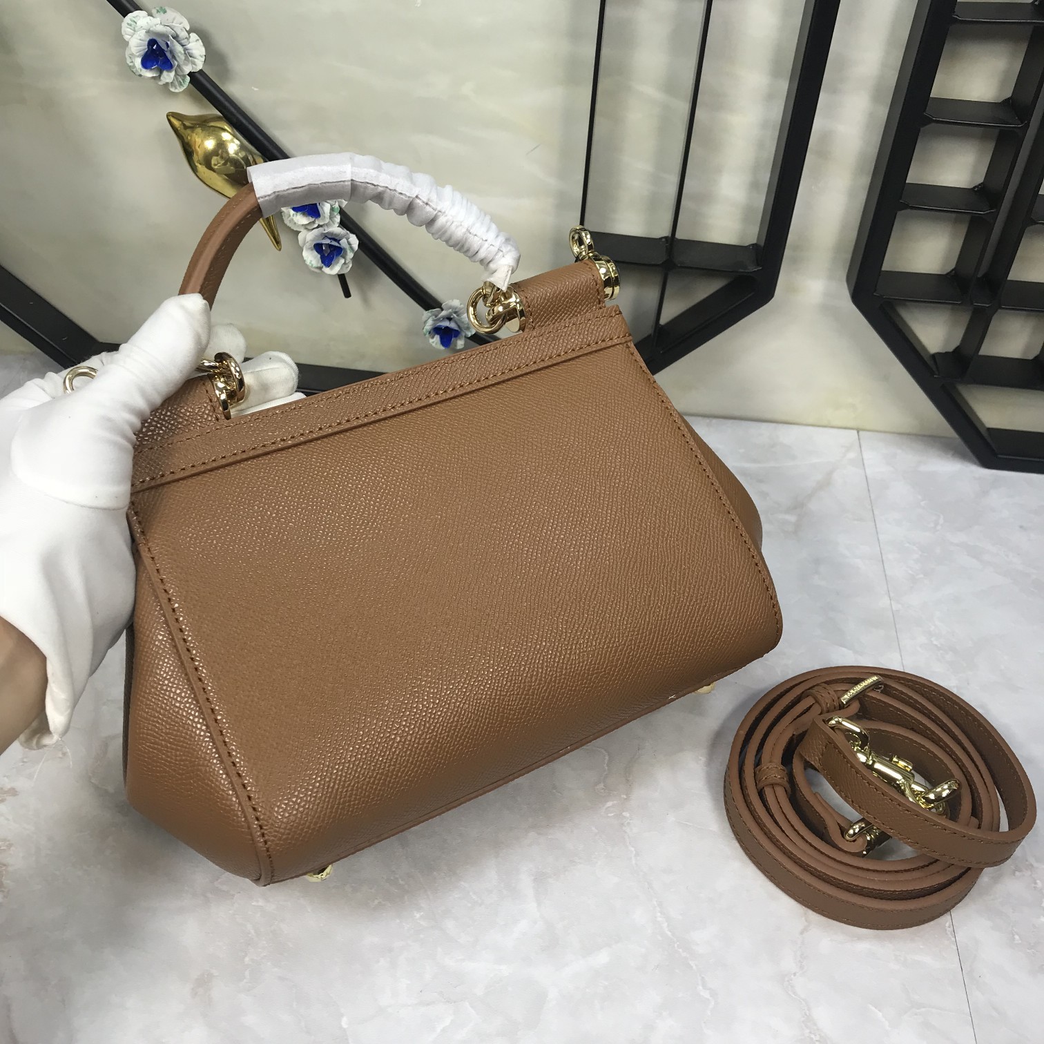小号高端货Dolce&Gabbana杜嘉班纳斜挎女包细腻手工制造经典款纯色百搭众多明星的最爱可斜挎配镜子