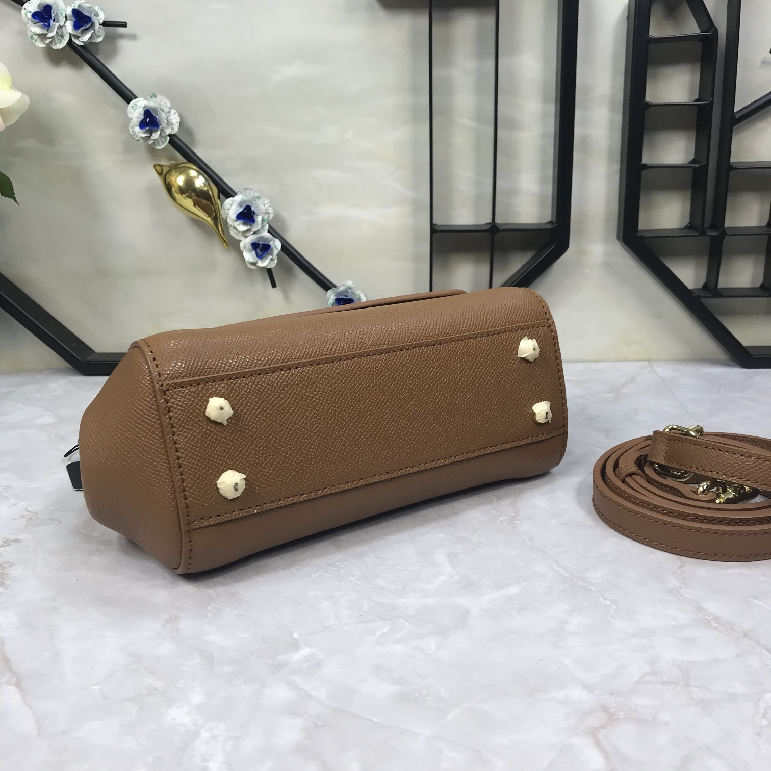 小号高端货Dolce&Gabbana杜嘉班纳斜挎女包细腻手工制造经典款纯色百搭众多明星的最爱可斜挎配镜子