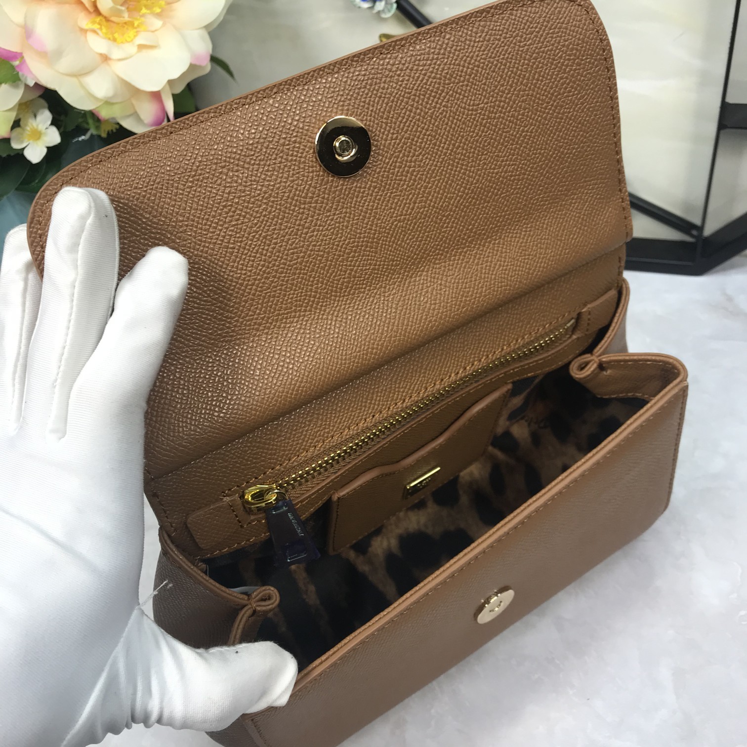 小号高端货Dolce&Gabbana杜嘉班纳斜挎女包细腻手工制造经典款纯色百搭众多明星的最爱可斜挎配镜子