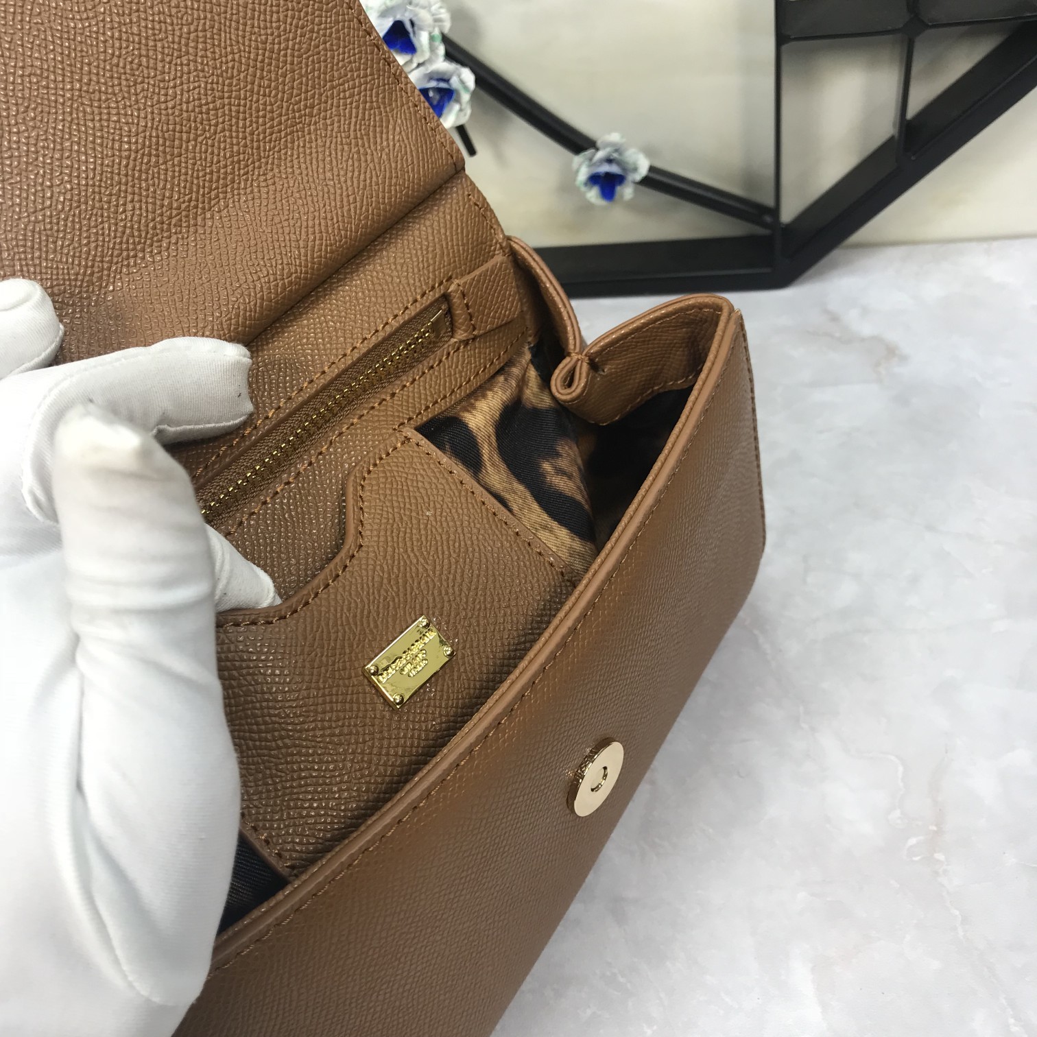 小号高端货Dolce&Gabbana杜嘉班纳斜挎女包细腻手工制造经典款纯色百搭众多明星的最爱可斜挎配镜子