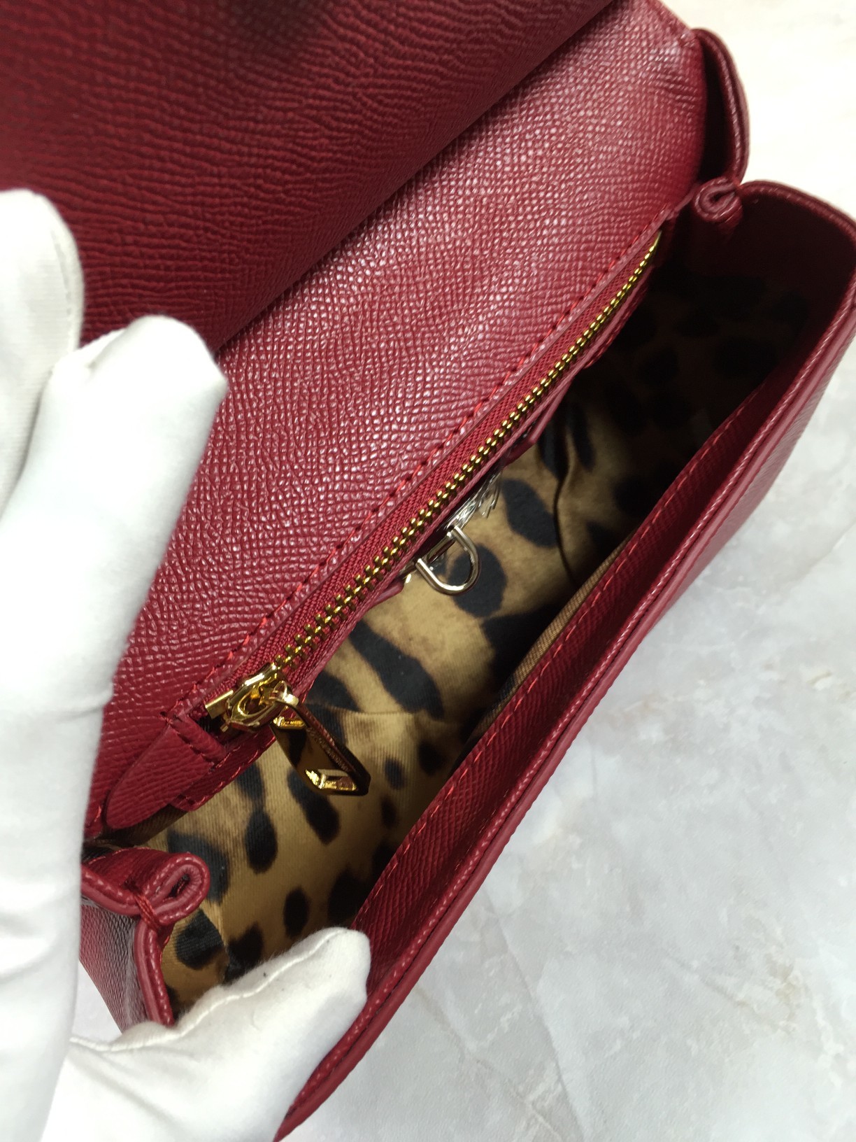 小号高端货Dolce&Gabbana杜嘉班纳斜挎女包细腻手工制造经典款纯色百搭众多明星的最爱可斜挎配镜子