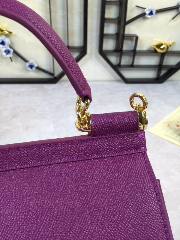 小号高端货Dolce&Gabbana杜嘉班纳斜挎女包细腻手工制造经典款纯色百搭众多明星的最爱可斜挎配镜子