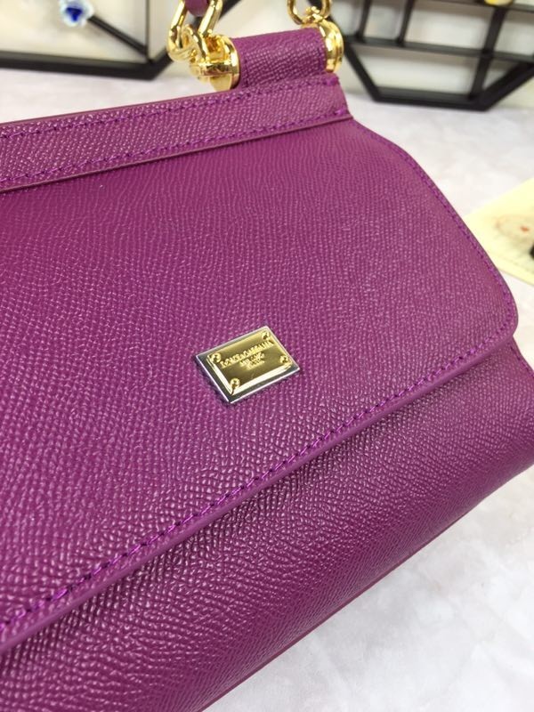 小号高端货Dolce&Gabbana杜嘉班纳斜挎女包细腻手工制造经典款纯色百搭众多明星的最爱可斜挎配镜子