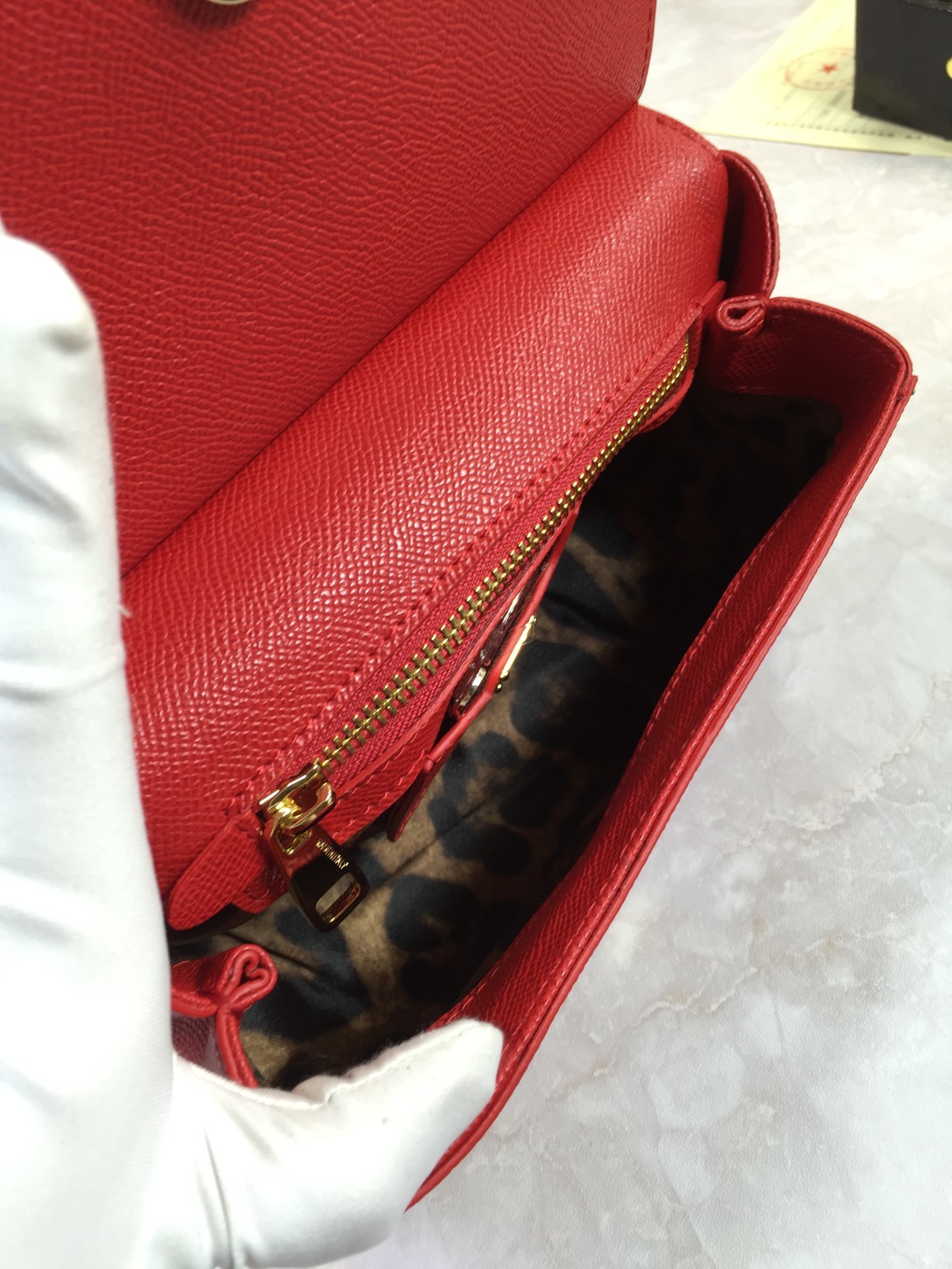 小号高端货Dolce&Gabbana杜嘉班纳斜挎女包细腻手工制造经典款纯色百搭众多明星的最爱可斜挎配镜子