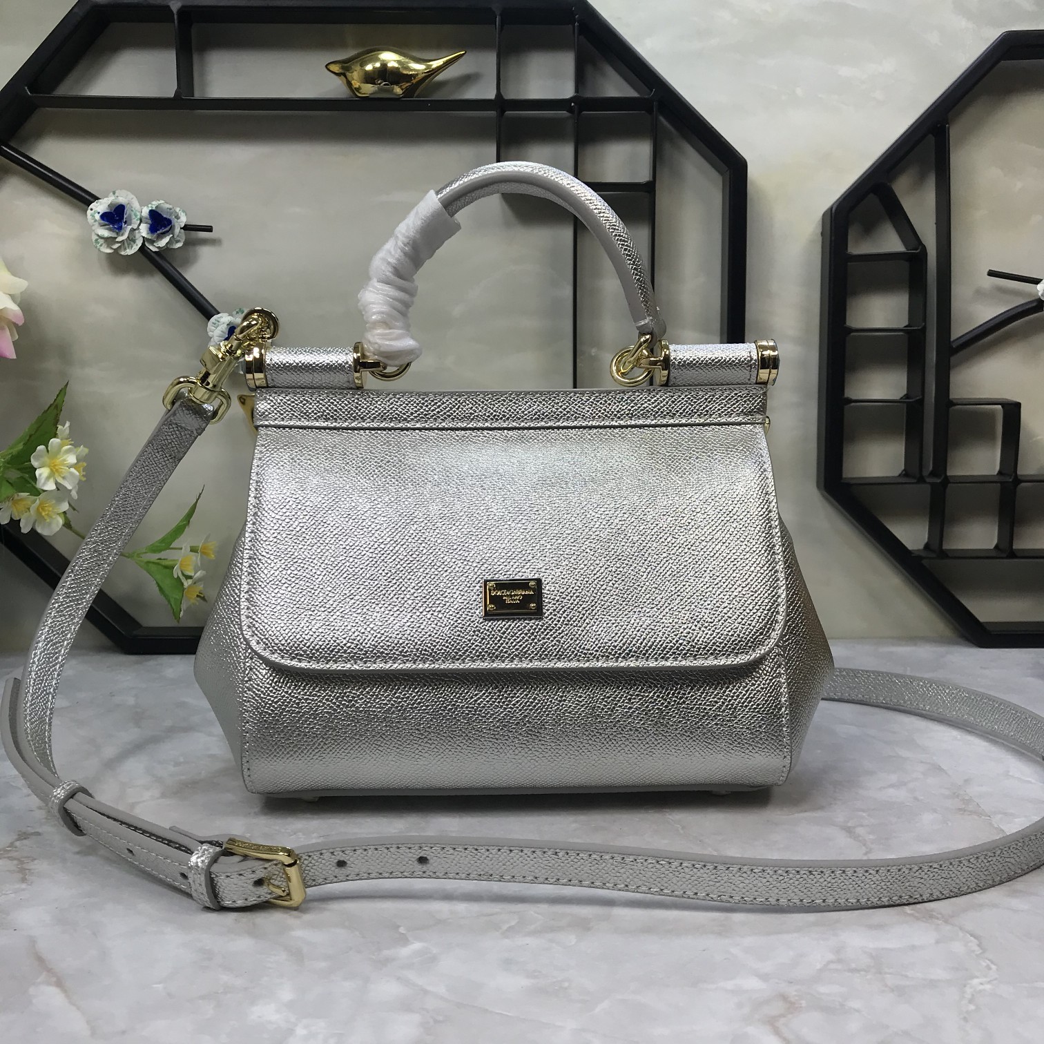 小号高端货Dolce&Gabbana杜嘉班纳斜挎女包细腻手工制造经典款纯色百搭众多明星的最爱可斜挎配镜子