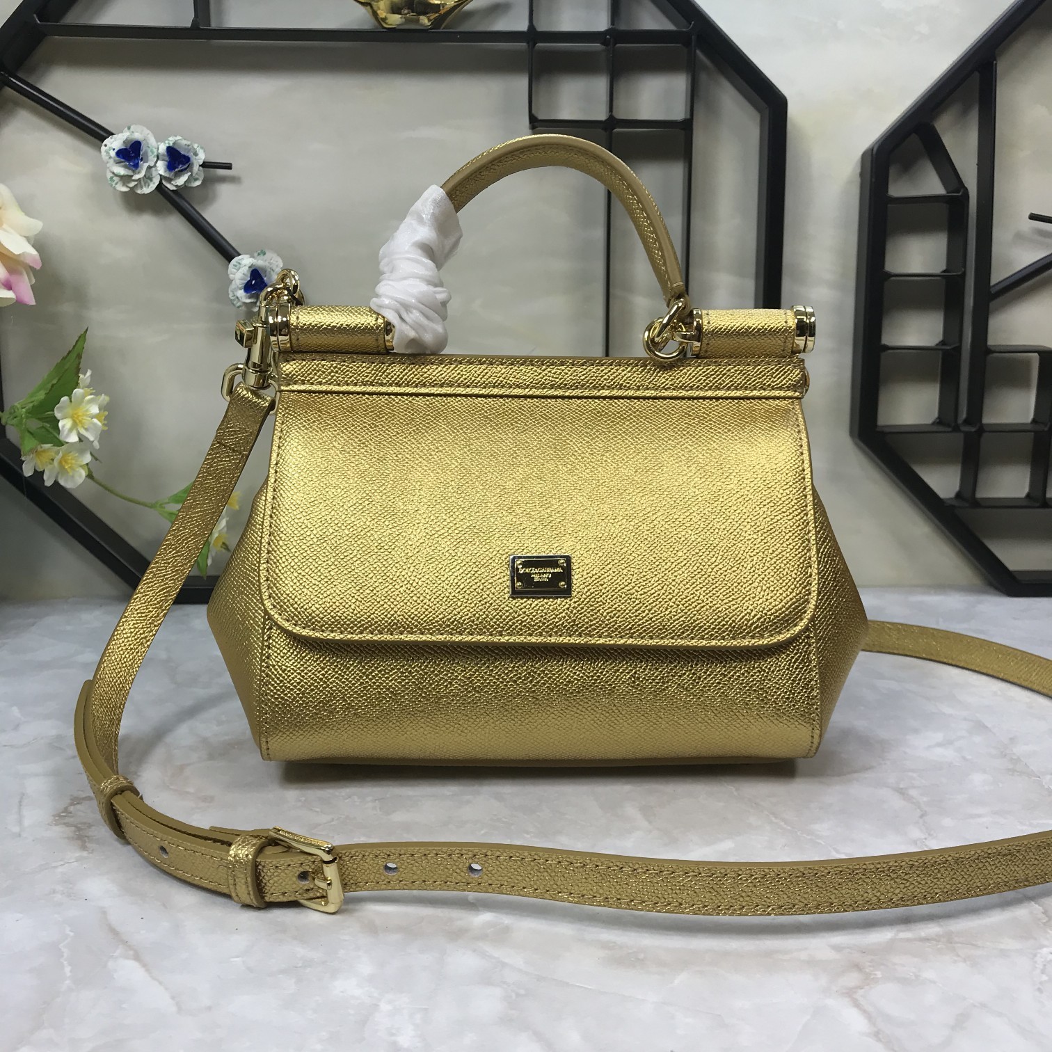 小号高端货Dolce&Gabbana杜嘉班纳斜挎女包细腻手工制造经典款纯色百搭众多明星的最爱可斜挎配镜子