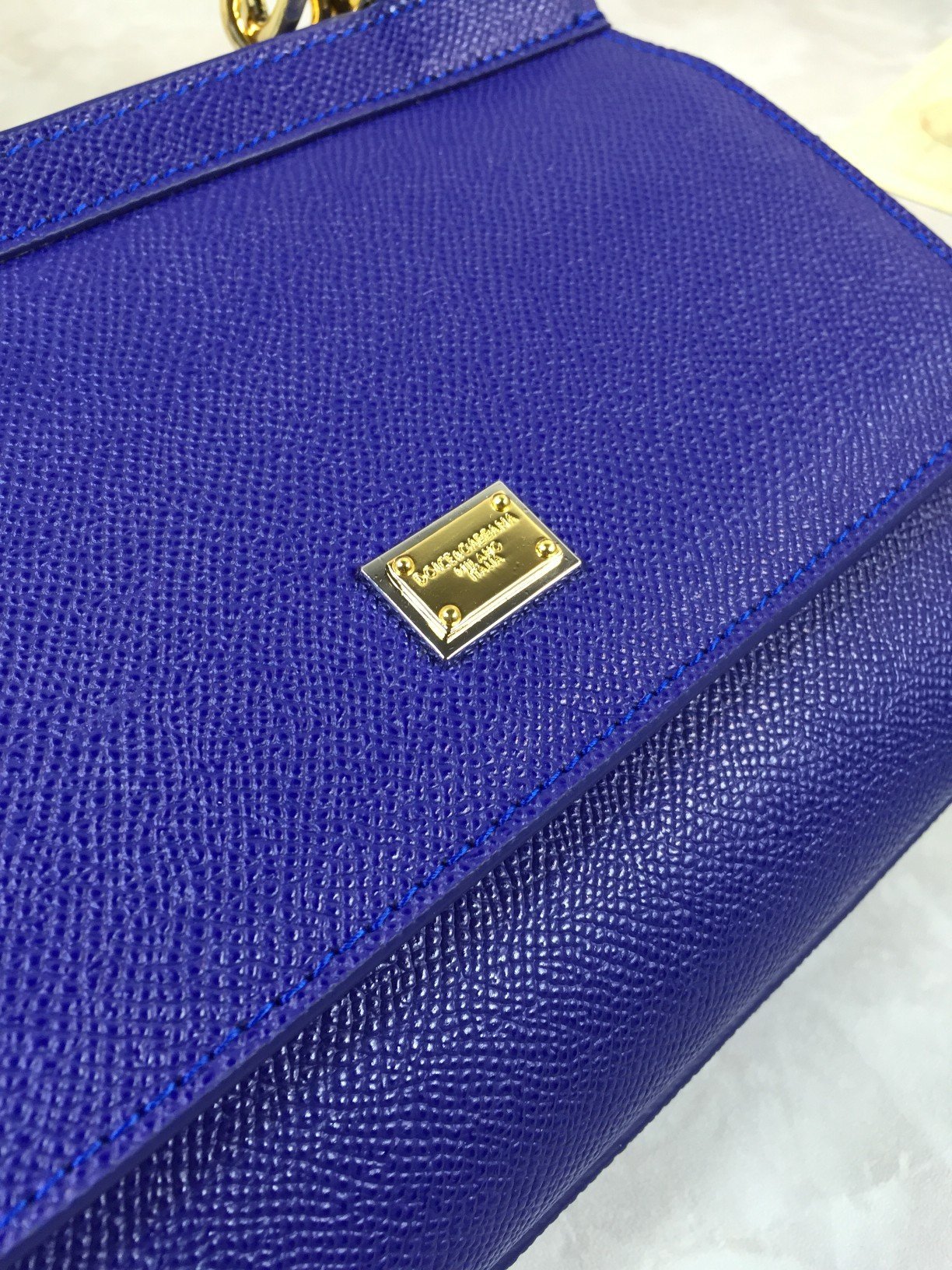 小号高端货Dolce&Gabbana杜嘉班纳斜挎女包细腻手工制造经典款纯色百搭众多明星的最爱可斜挎配镜子