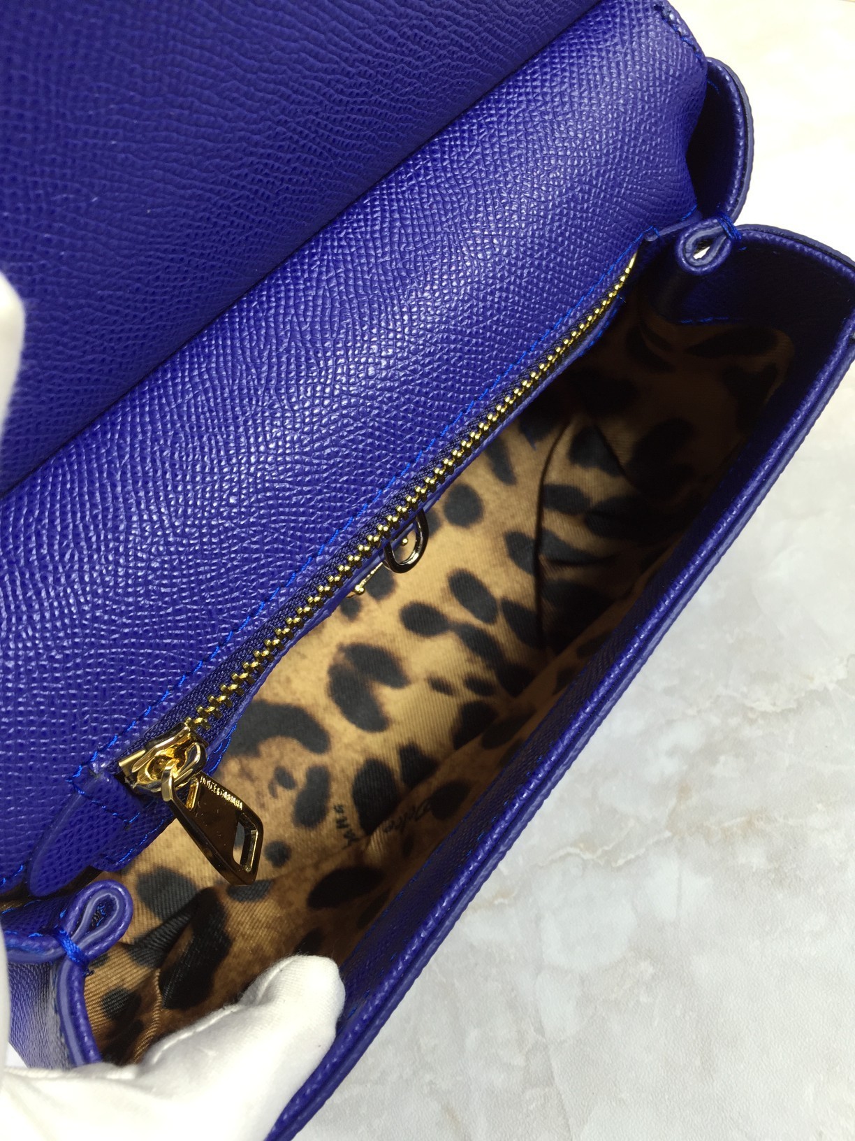 小号高端货Dolce&Gabbana杜嘉班纳斜挎女包细腻手工制造经典款纯色百搭众多明星的最爱可斜挎配镜子
