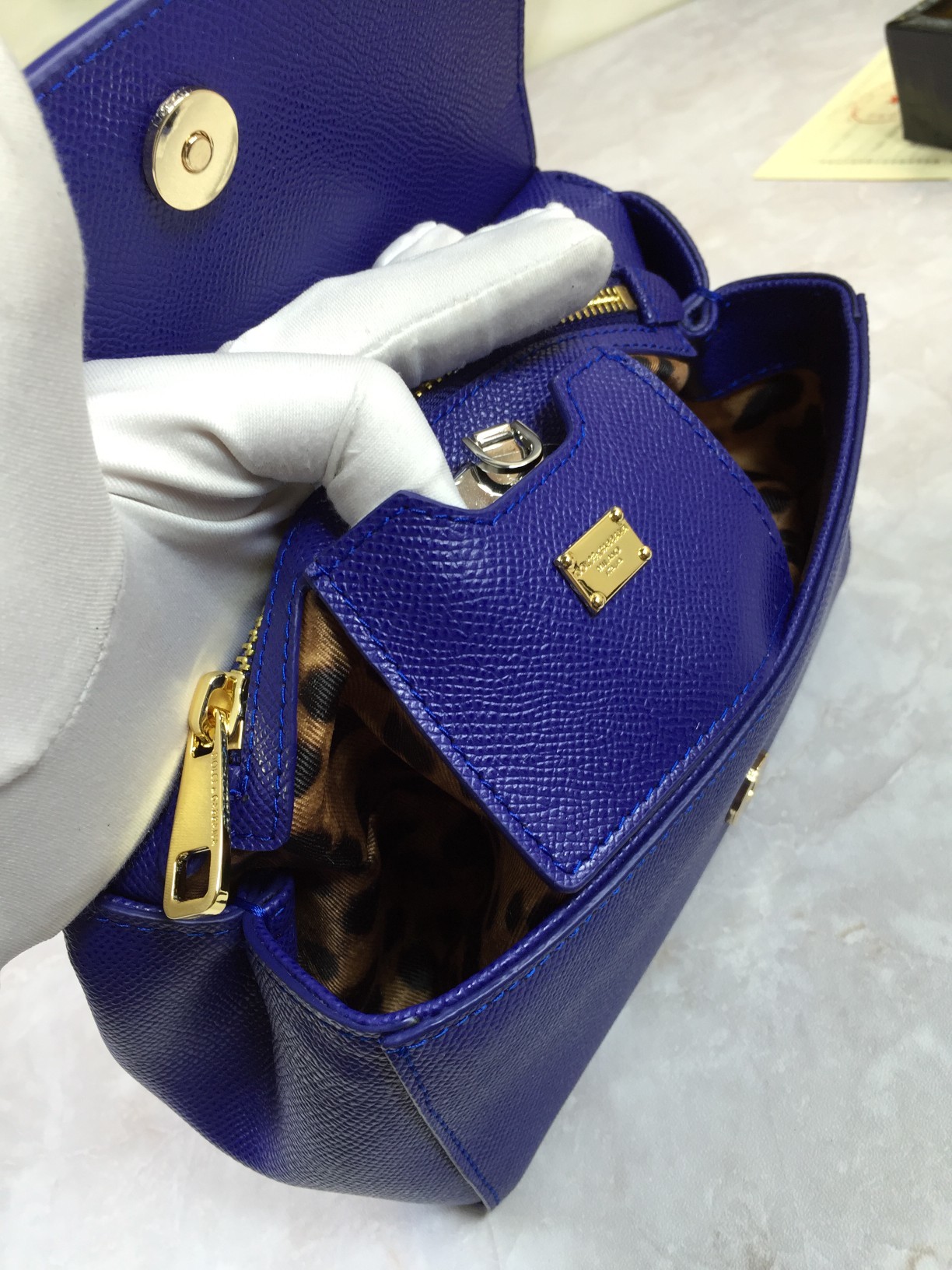 小号高端货Dolce&Gabbana杜嘉班纳斜挎女包细腻手工制造经典款纯色百搭众多明星的最爱可斜挎配镜子