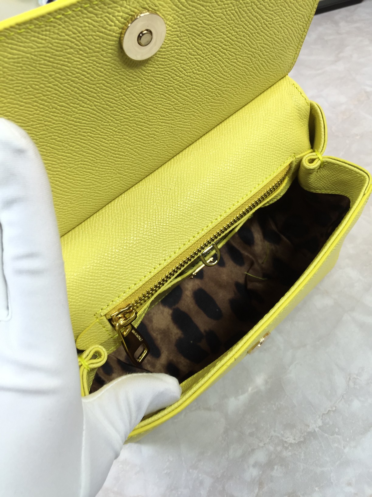小号高端货Dolce&Gabbana杜嘉班纳斜挎女包细腻手工制造经典款纯色百搭众多明星的最爱可斜挎配镜子