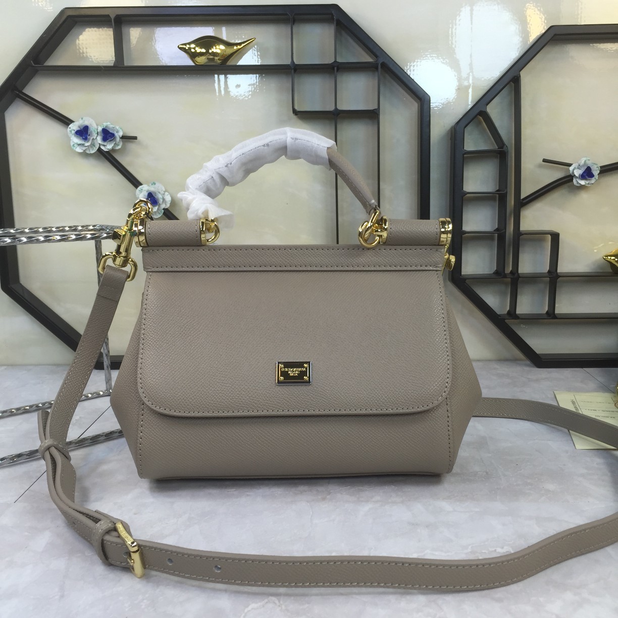 小号高端货Dolce&Gabbana杜嘉班纳斜挎女包细腻手工制造经典款纯色百搭众多明星的最爱可斜挎配镜子