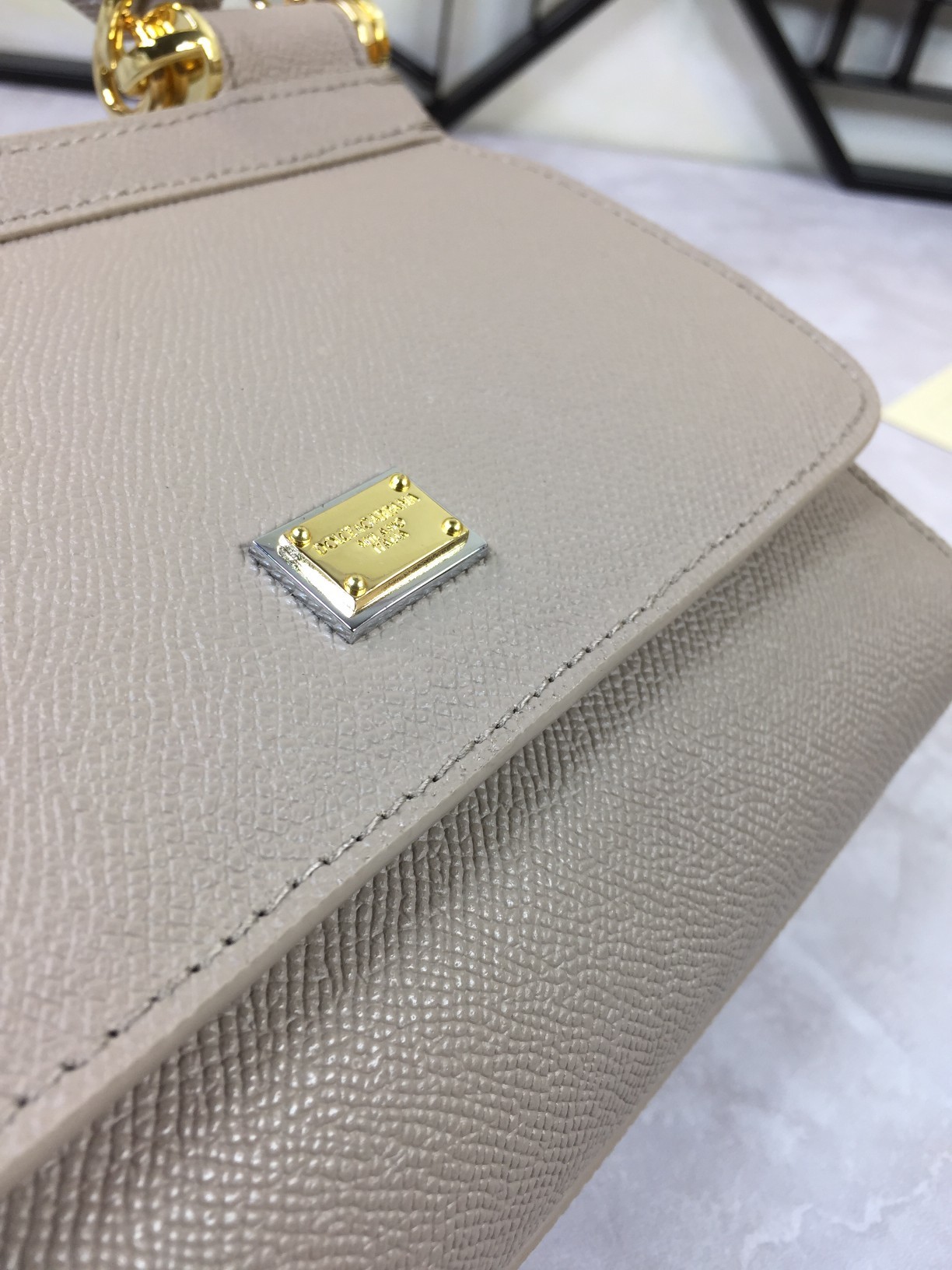 小号高端货Dolce&Gabbana杜嘉班纳斜挎女包细腻手工制造经典款纯色百搭众多明星的最爱可斜挎配镜子