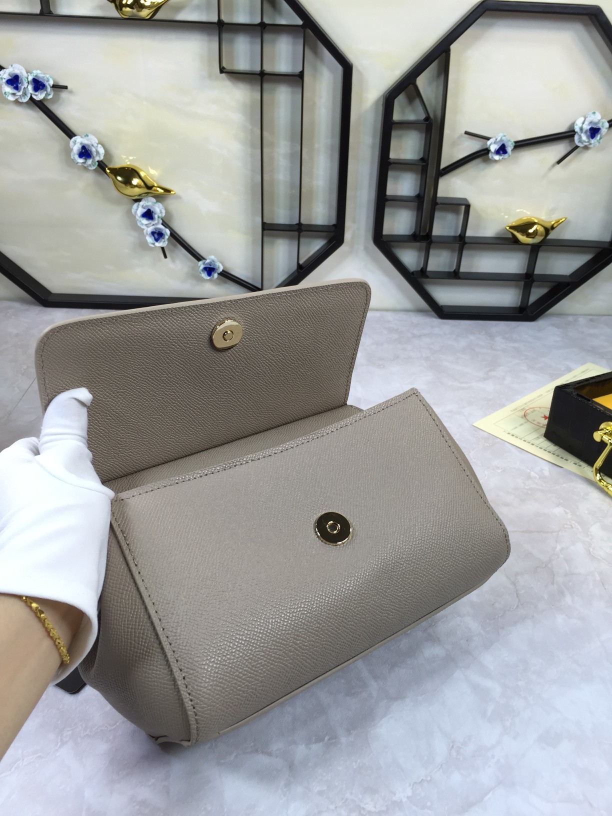 小号高端货Dolce&Gabbana杜嘉班纳斜挎女包细腻手工制造经典款纯色百搭众多明星的最爱可斜挎配镜子