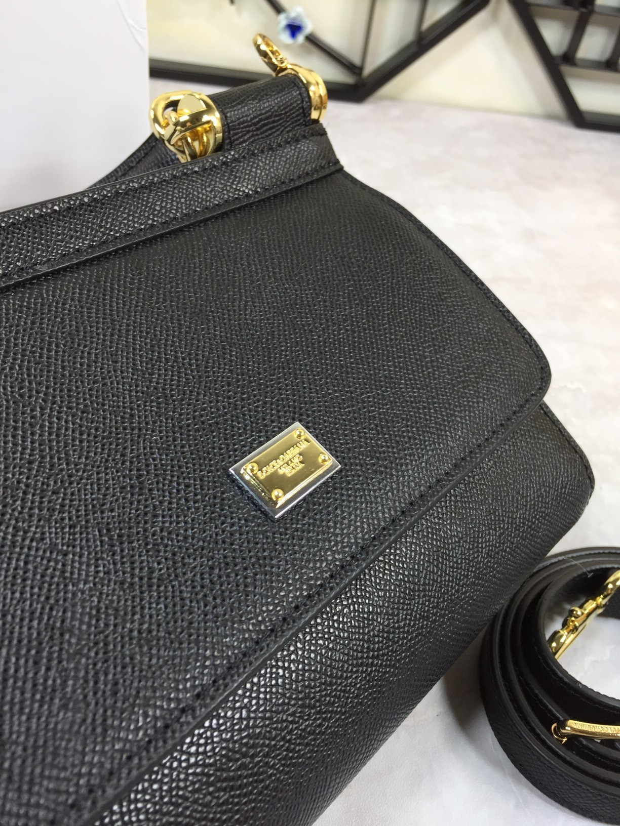 小号高端货Dolce&Gabbana杜嘉班纳斜挎女包细腻手工制造经典款纯色百搭众多明星的最爱可斜挎配镜子