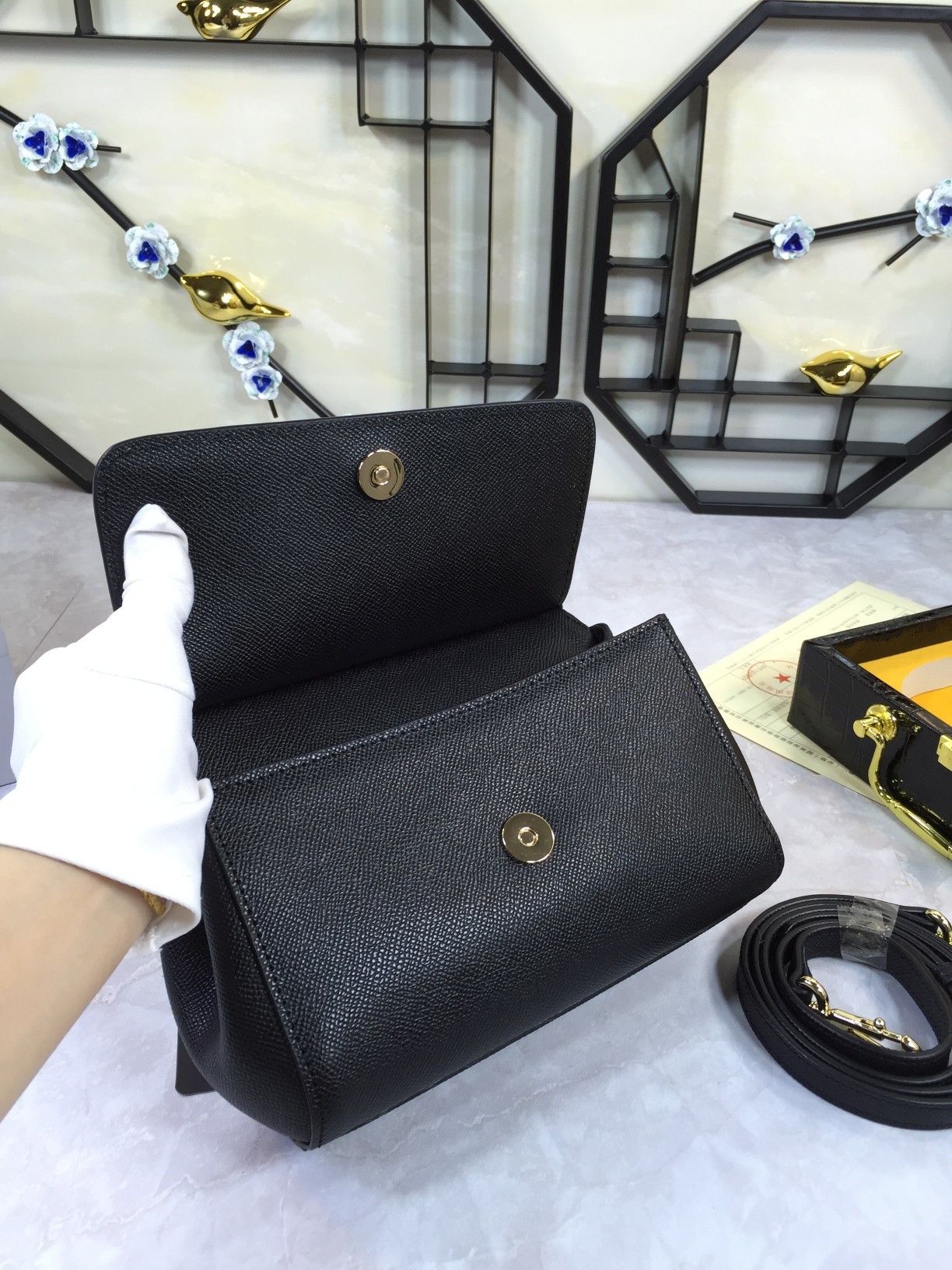 小号高端货Dolce&Gabbana杜嘉班纳斜挎女包细腻手工制造经典款纯色百搭众多明星的最爱可斜挎配镜子