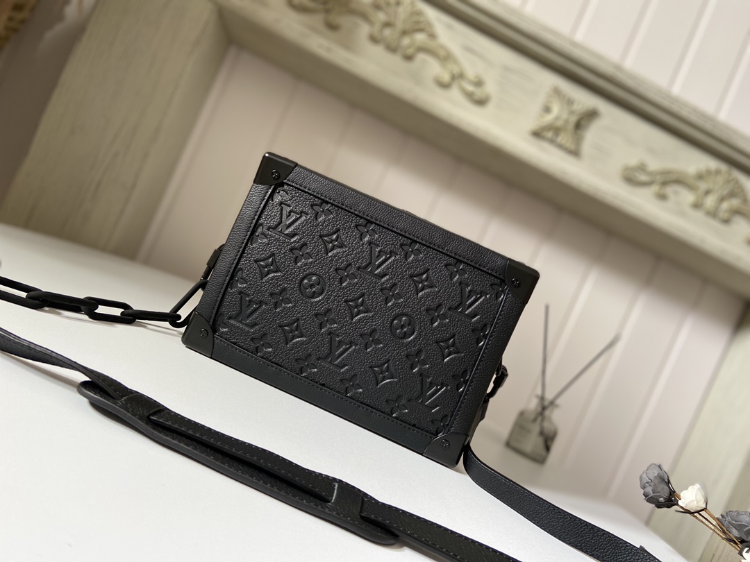 Louis Vuitton LV Soft Trunk AAAAA
 Handbags Messenger Bags Black Lychee Pattern Taurillon M55700