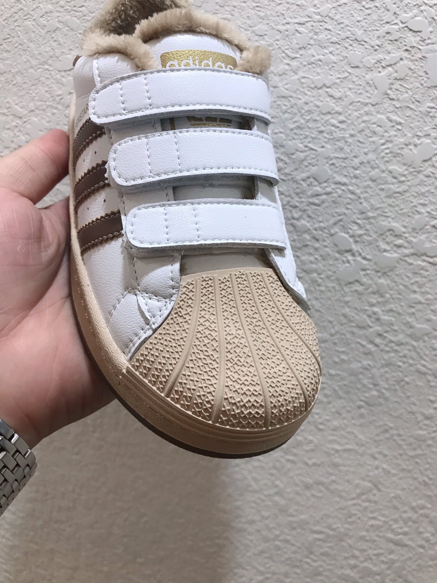 图片[4]-🎉Adidas 三叶草mo shu tie 官网贝壳头新配色闪亮登场🎉 [玫瑰]校园阿迪达斯贝壳头三叶草☘️加绒棉鞋雪地鞋[玫瑰]男女童鞋米白色与米黑色款[玫瑰]魔术贴设计穿脱方便快捷运动鞋[玫瑰]加绒护脚保暖首选款[玫瑰][玫瑰]米粽绒让宝宝上脚更上档次与高贵气场尺码26-35🎉🎉🎉-选品中心