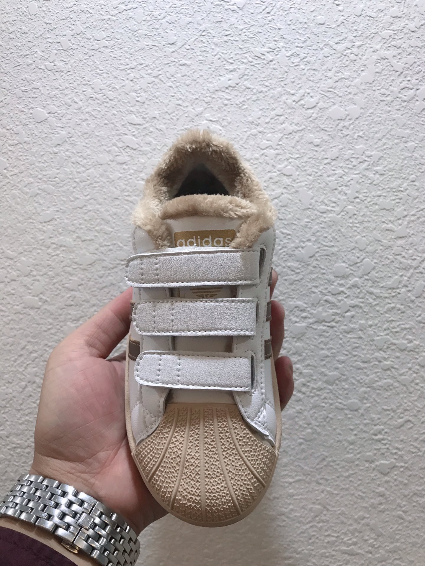 图片[2]-🎉Adidas 三叶草mo shu tie 官网贝壳头新配色闪亮登场🎉 [玫瑰]校园阿迪达斯贝壳头三叶草☘️加绒棉鞋雪地鞋[玫瑰]男女童鞋米白色与米黑色款[玫瑰]魔术贴设计穿脱方便快捷运动鞋[玫瑰]加绒护脚保暖首选款[玫瑰][玫瑰]米粽绒让宝宝上脚更上档次与高贵气场尺码26-35🎉🎉🎉-选品中心