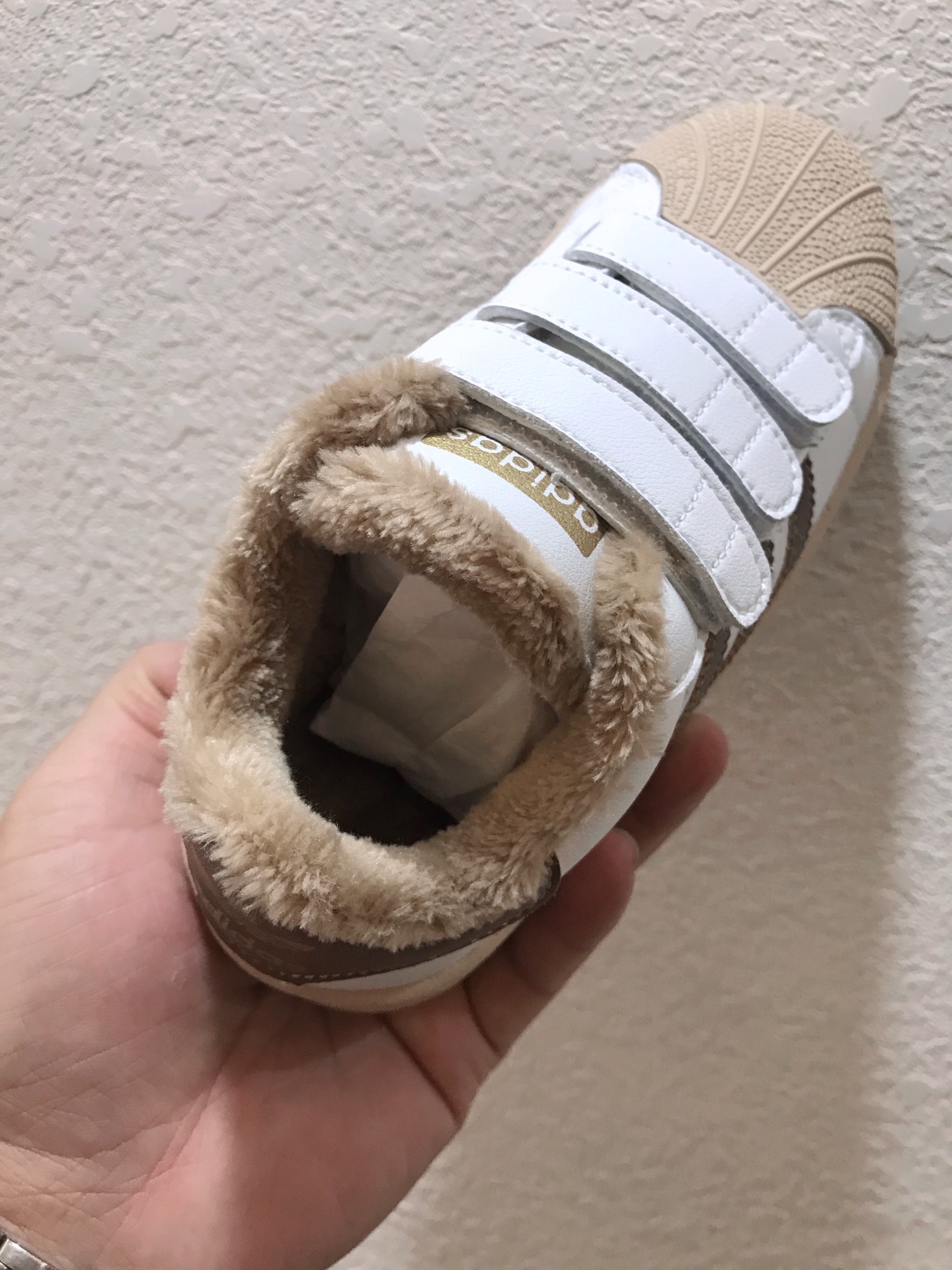 图片[7]-🎉Adidas 三叶草mo shu tie 官网贝壳头新配色闪亮登场🎉 [玫瑰]校园阿迪达斯贝壳头三叶草☘️加绒棉鞋雪地鞋[玫瑰]男女童鞋米白色与米黑色款[玫瑰]魔术贴设计穿脱方便快捷运动鞋[玫瑰]加绒护脚保暖首选款[玫瑰][玫瑰]米粽绒让宝宝上脚更上档次与高贵气场尺码26-35🎉🎉🎉-选品中心