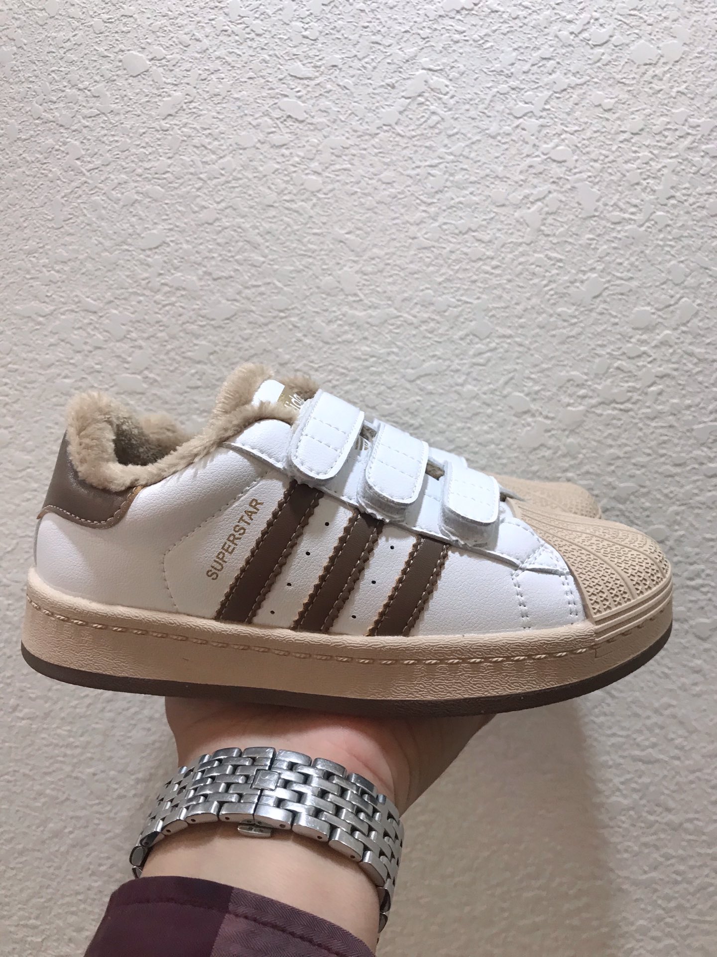 图片[5]-🎉Adidas 三叶草mo shu tie 官网贝壳头新配色闪亮登场🎉 [玫瑰]校园阿迪达斯贝壳头三叶草☘️加绒棉鞋雪地鞋[玫瑰]男女童鞋米白色与米黑色款[玫瑰]魔术贴设计穿脱方便快捷运动鞋[玫瑰]加绒护脚保暖首选款[玫瑰][玫瑰]米粽绒让宝宝上脚更上档次与高贵气场尺码26-35🎉🎉🎉-选品中心