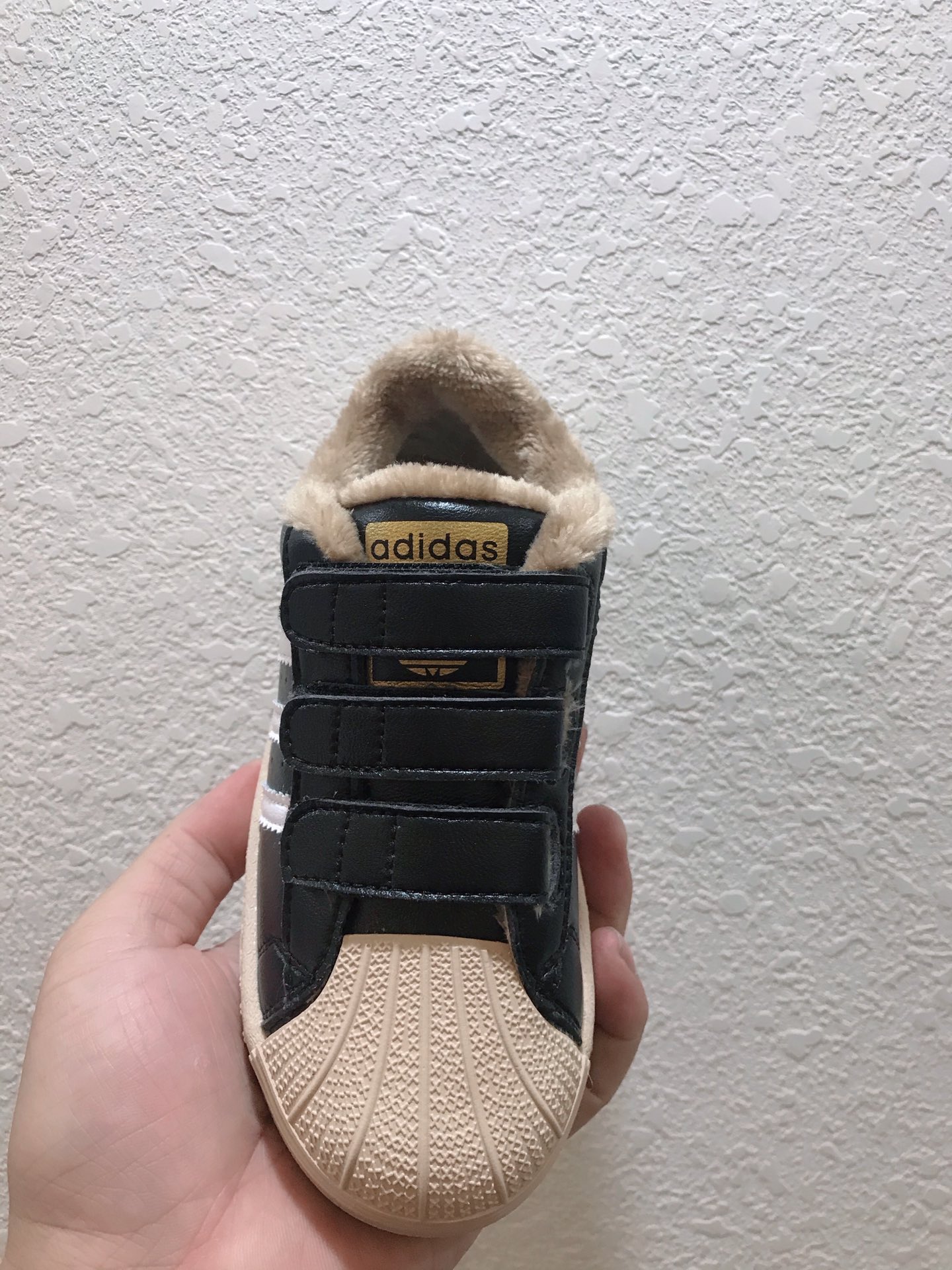 图片[2]-🎉Adidas 三叶草mo shu tie 官网贝壳头新配色闪亮登场🎉 [玫瑰]校园阿迪达斯贝壳头三叶草☘️加绒棉鞋雪地鞋[玫瑰]男女童鞋米白色与米黑色款[玫瑰]魔术贴设计穿脱方便快捷运动鞋[玫瑰]加绒护脚保暖首选款[玫瑰][玫瑰]米粽绒让宝宝上脚更上档次与高贵气场尺码26-35🎉🎉🎉-选品中心