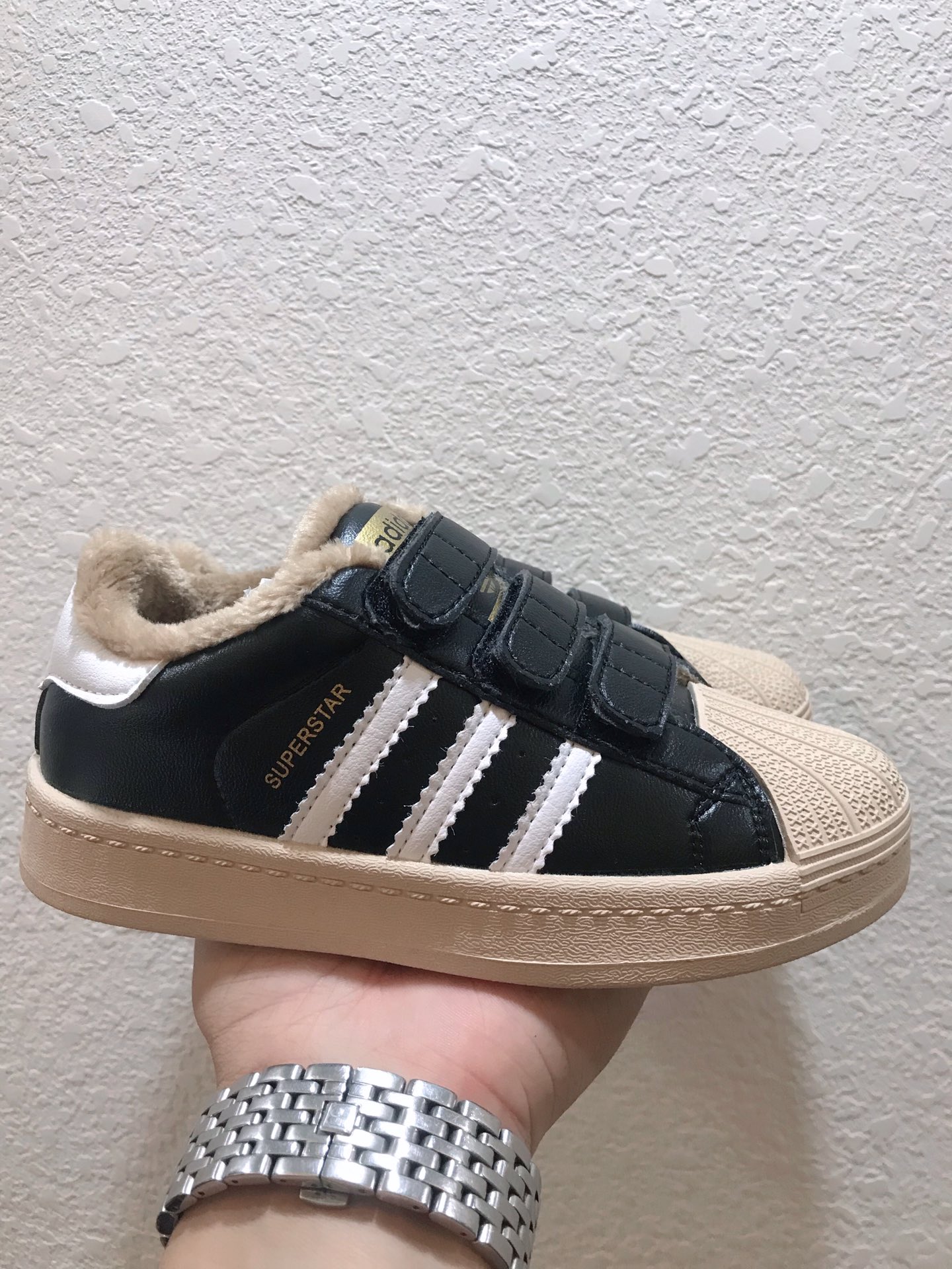 图片[5]-🎉Adidas 三叶草mo shu tie 官网贝壳头新配色闪亮登场🎉 [玫瑰]校园阿迪达斯贝壳头三叶草☘️加绒棉鞋雪地鞋[玫瑰]男女童鞋米白色与米黑色款[玫瑰]魔术贴设计穿脱方便快捷运动鞋[玫瑰]加绒护脚保暖首选款[玫瑰][玫瑰]米粽绒让宝宝上脚更上档次与高贵气场尺码26-35🎉🎉🎉-选品中心