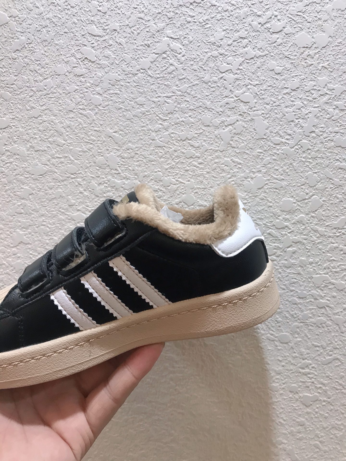 图片[9]-🎉Adidas 三叶草mo shu tie 官网贝壳头新配色闪亮登场🎉 [玫瑰]校园阿迪达斯贝壳头三叶草☘️加绒棉鞋雪地鞋[玫瑰]男女童鞋米白色与米黑色款[玫瑰]魔术贴设计穿脱方便快捷运动鞋[玫瑰]加绒护脚保暖首选款[玫瑰][玫瑰]米粽绒让宝宝上脚更上档次与高贵气场尺码26-35🎉🎉🎉-选品中心