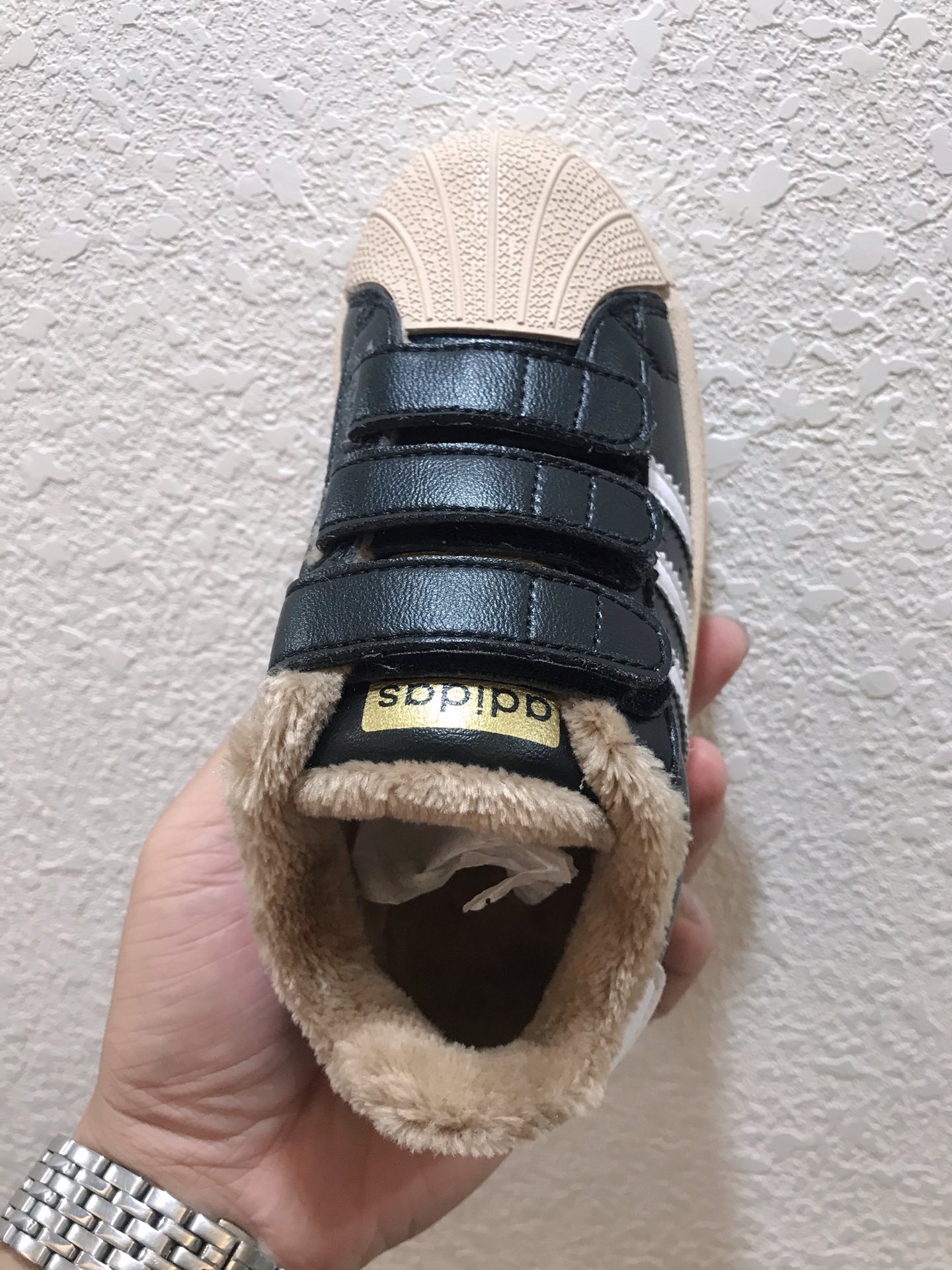 图片[7]-🎉Adidas 三叶草mo shu tie 官网贝壳头新配色闪亮登场🎉 [玫瑰]校园阿迪达斯贝壳头三叶草☘️加绒棉鞋雪地鞋[玫瑰]男女童鞋米白色与米黑色款[玫瑰]魔术贴设计穿脱方便快捷运动鞋[玫瑰]加绒护脚保暖首选款[玫瑰][玫瑰]米粽绒让宝宝上脚更上档次与高贵气场尺码26-35🎉🎉🎉-选品中心