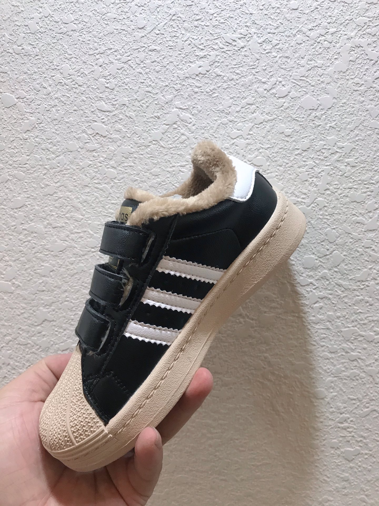图片[3]-🎉Adidas 三叶草mo shu tie 官网贝壳头新配色闪亮登场🎉 [玫瑰]校园阿迪达斯贝壳头三叶草☘️加绒棉鞋雪地鞋[玫瑰]男女童鞋米白色与米黑色款[玫瑰]魔术贴设计穿脱方便快捷运动鞋[玫瑰]加绒护脚保暖首选款[玫瑰][玫瑰]米粽绒让宝宝上脚更上档次与高贵气场尺码26-35🎉🎉🎉-选品中心